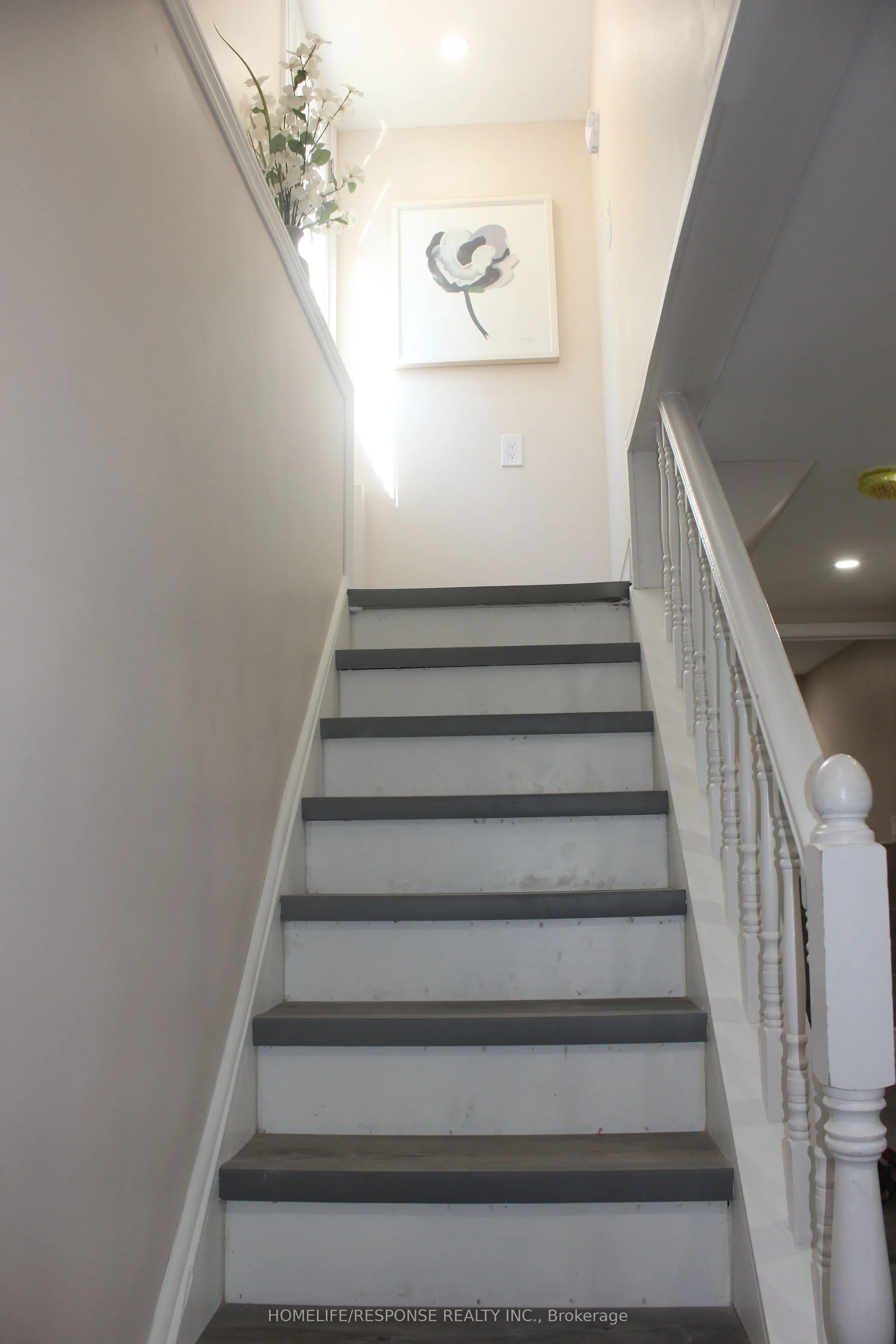 54 Gladstone Square, #LOWER