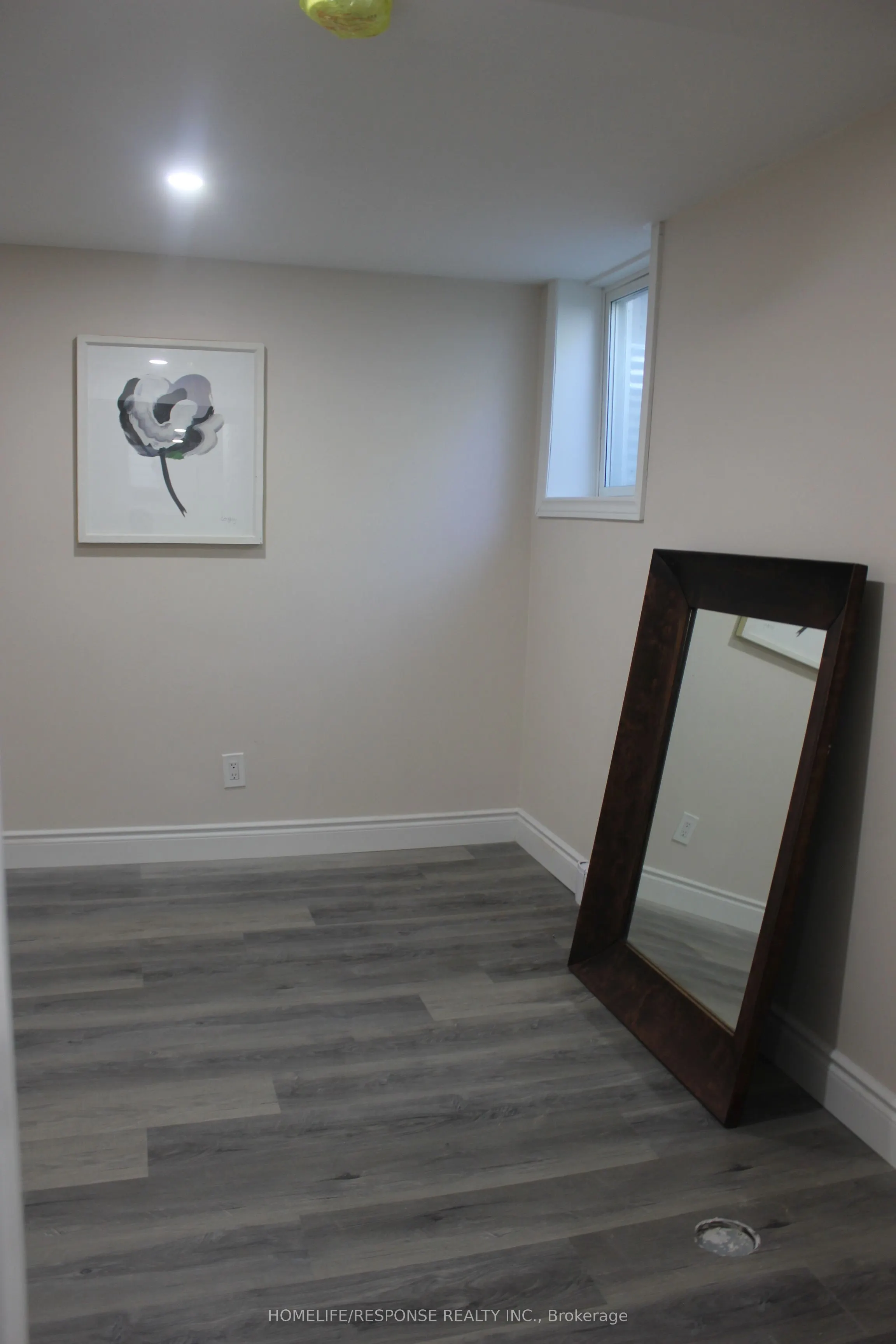54 Gladstone Square, #LOWER
