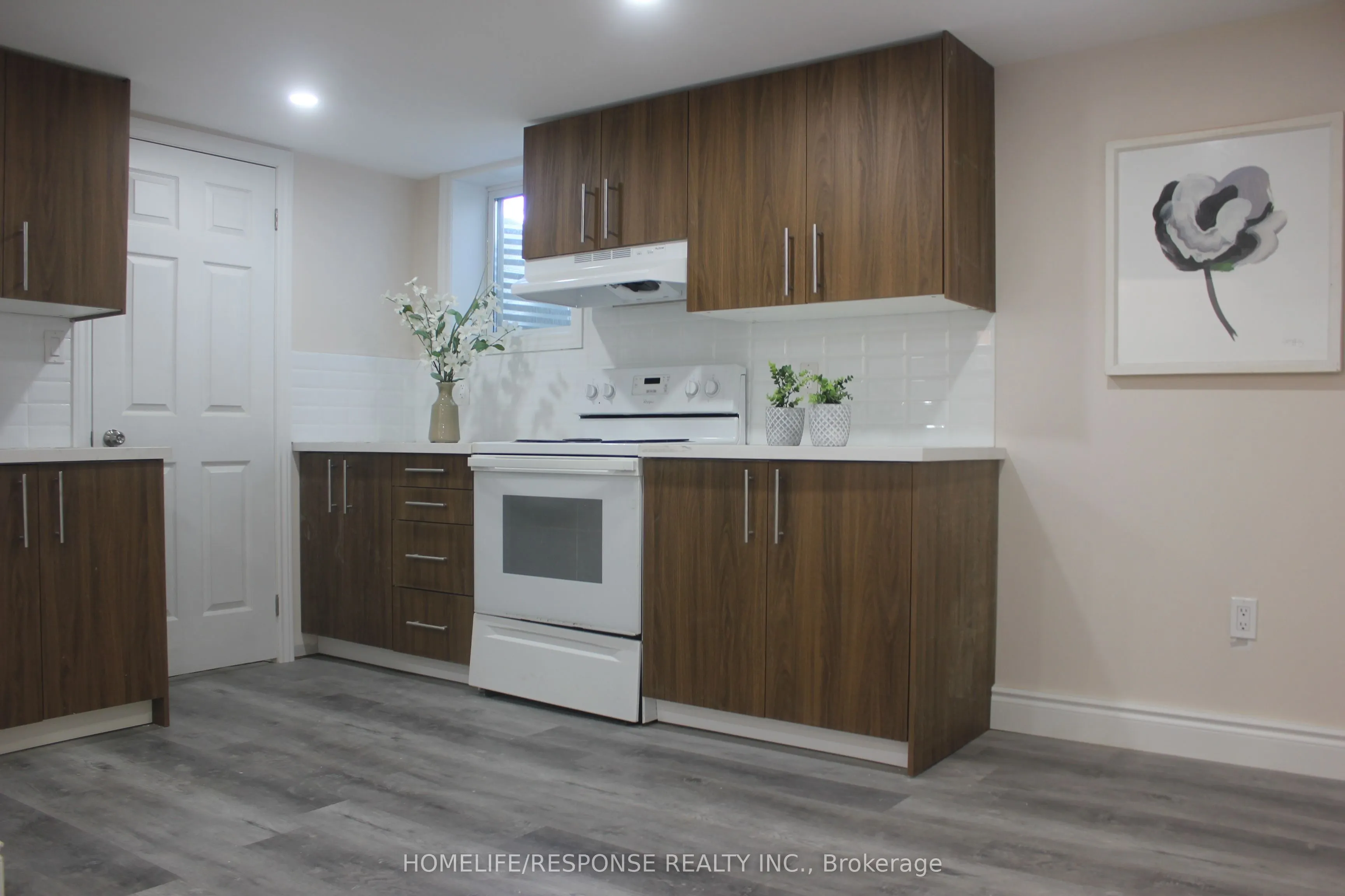 54 Gladstone Square, #LOWER