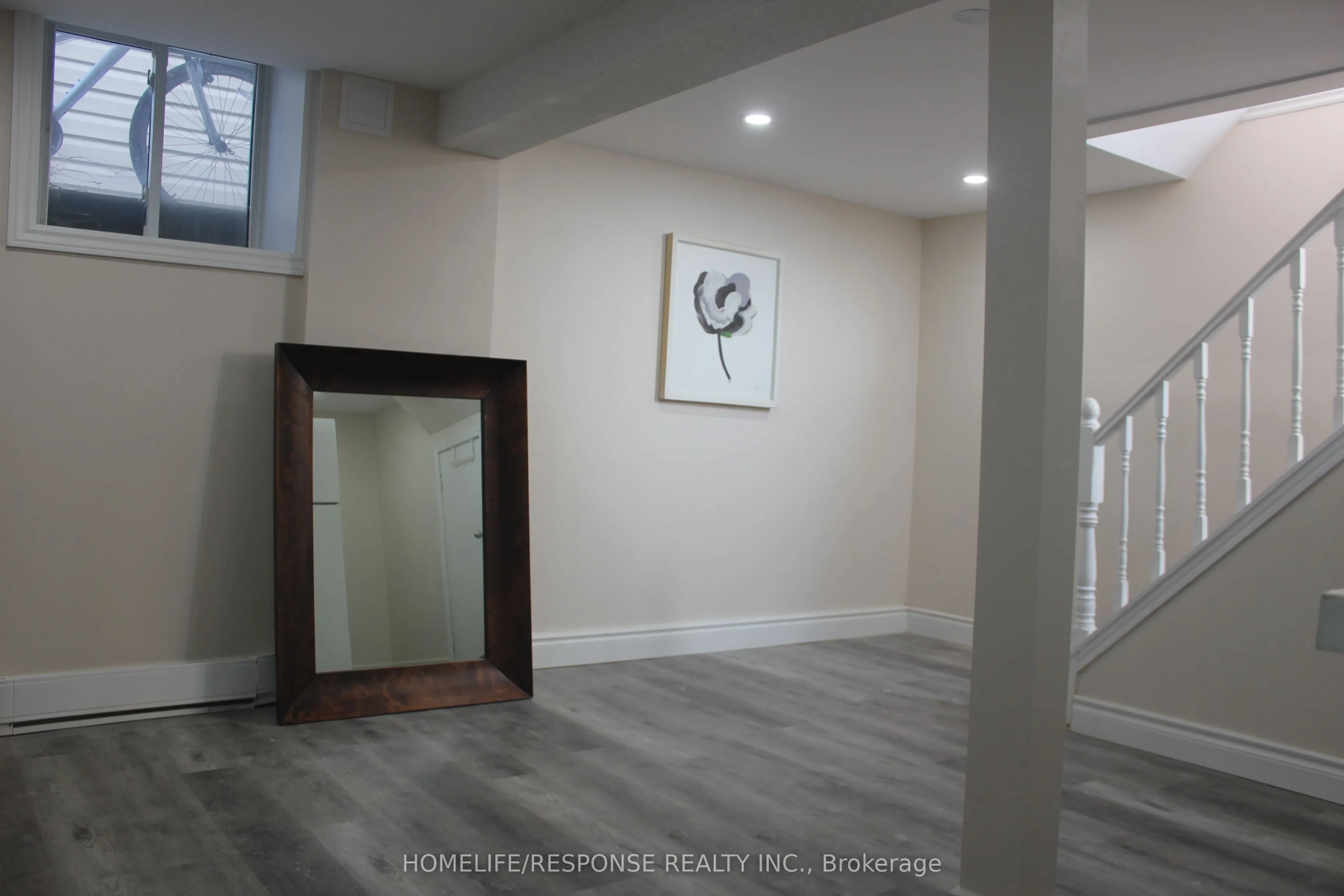 54 Gladstone Square, #LOWER