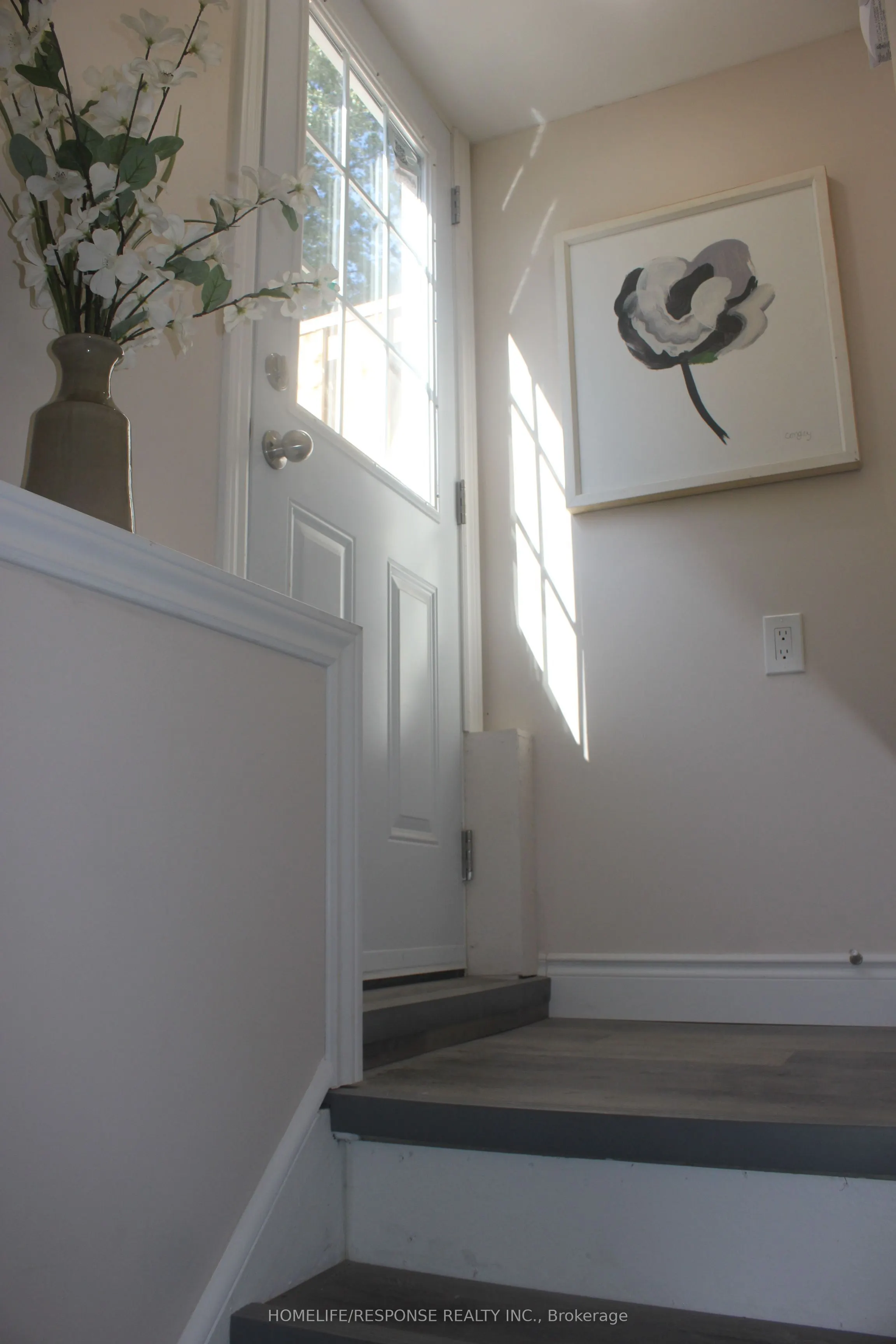 54 Gladstone Square, #LOWER