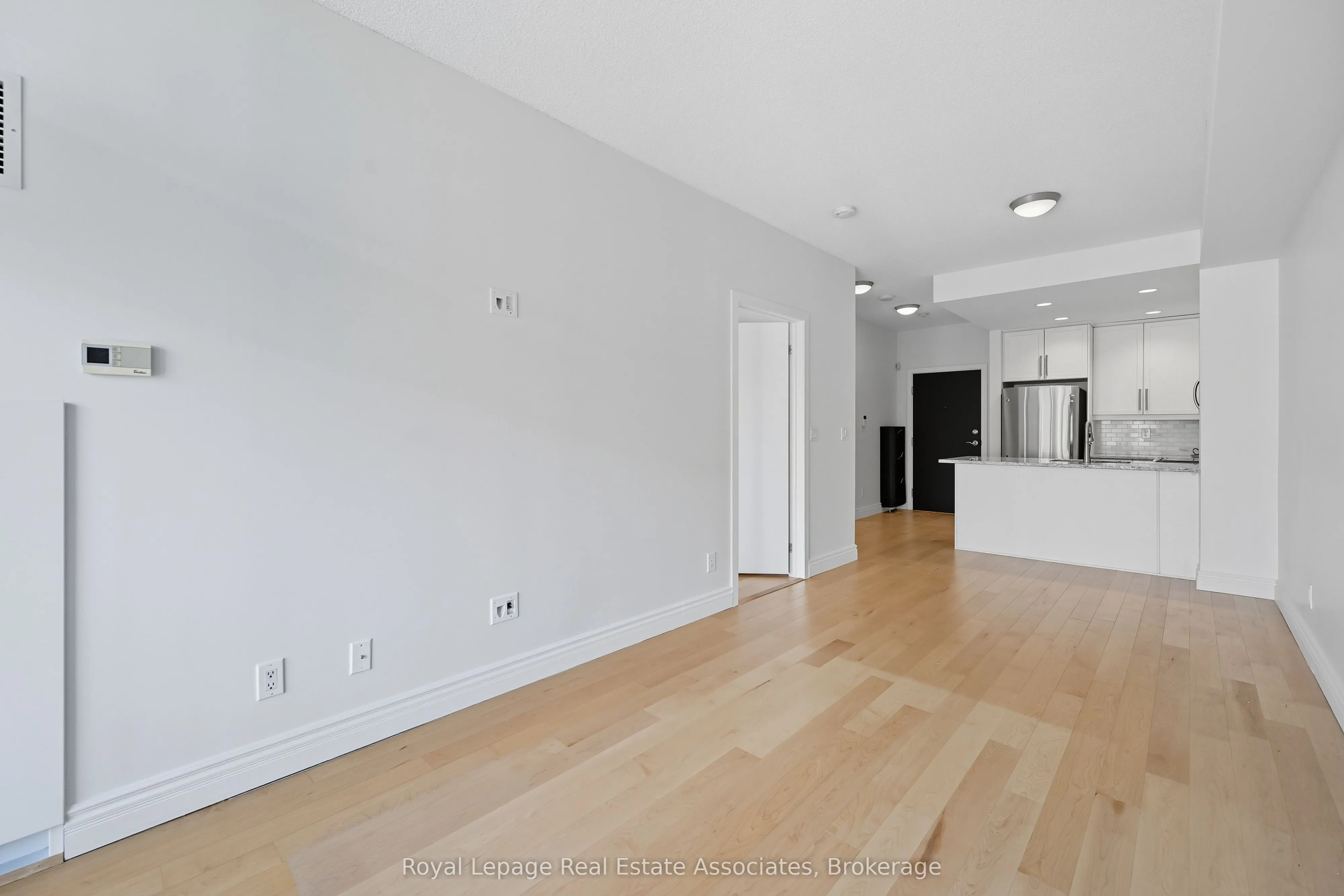 551 Maple Avenue, #1407