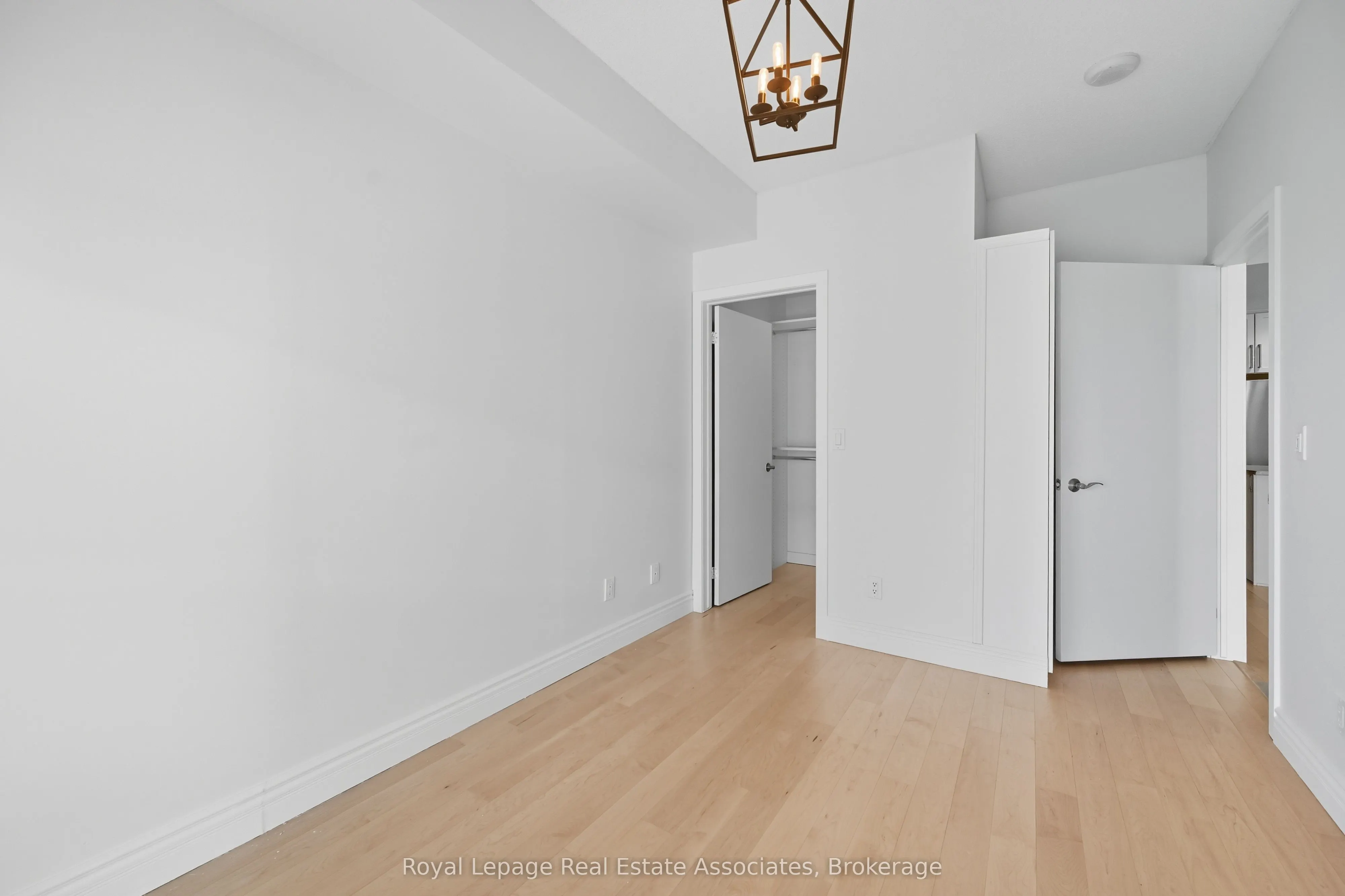 551 Maple Avenue, #1407