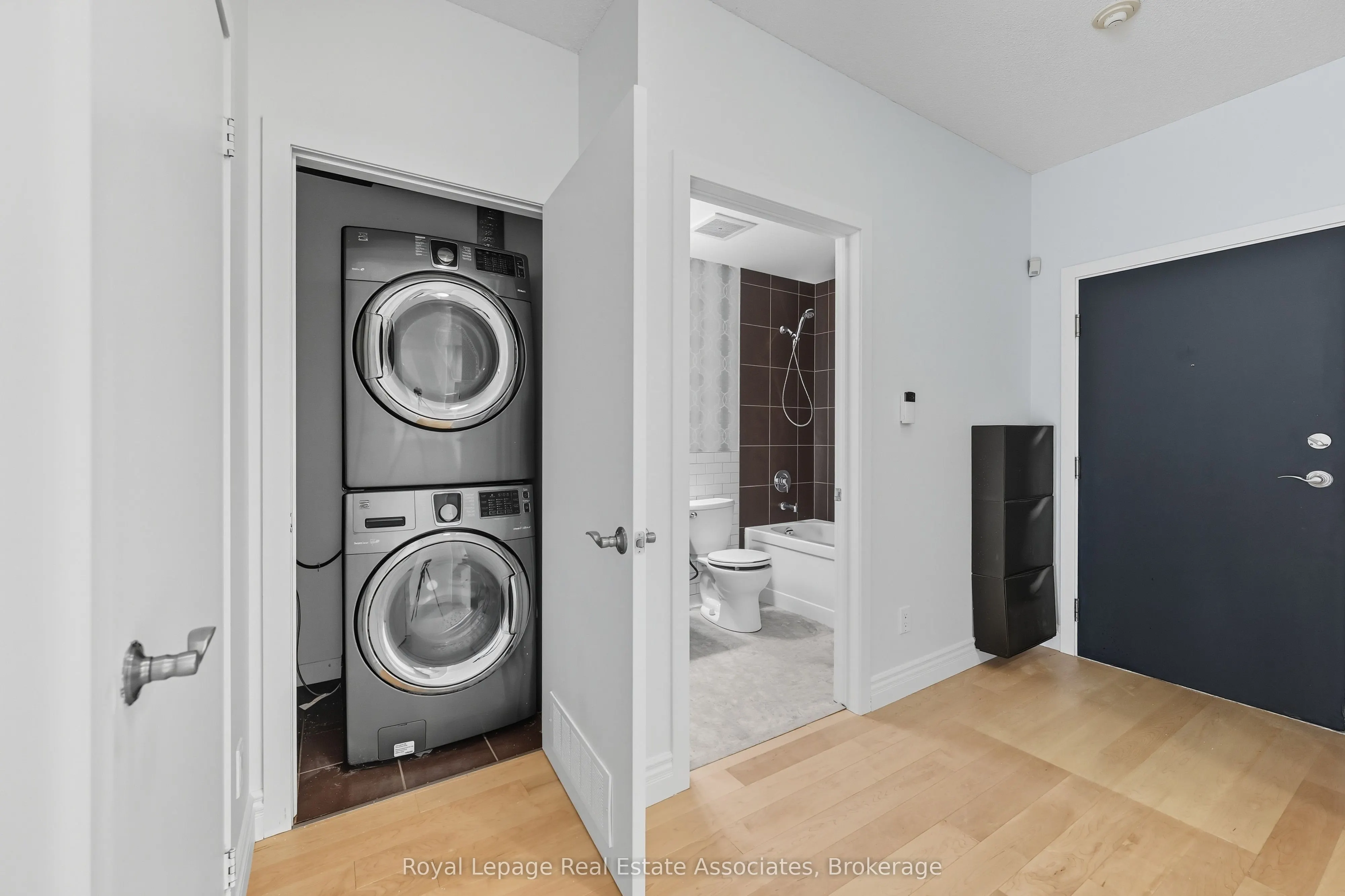 551 Maple Avenue, #1407