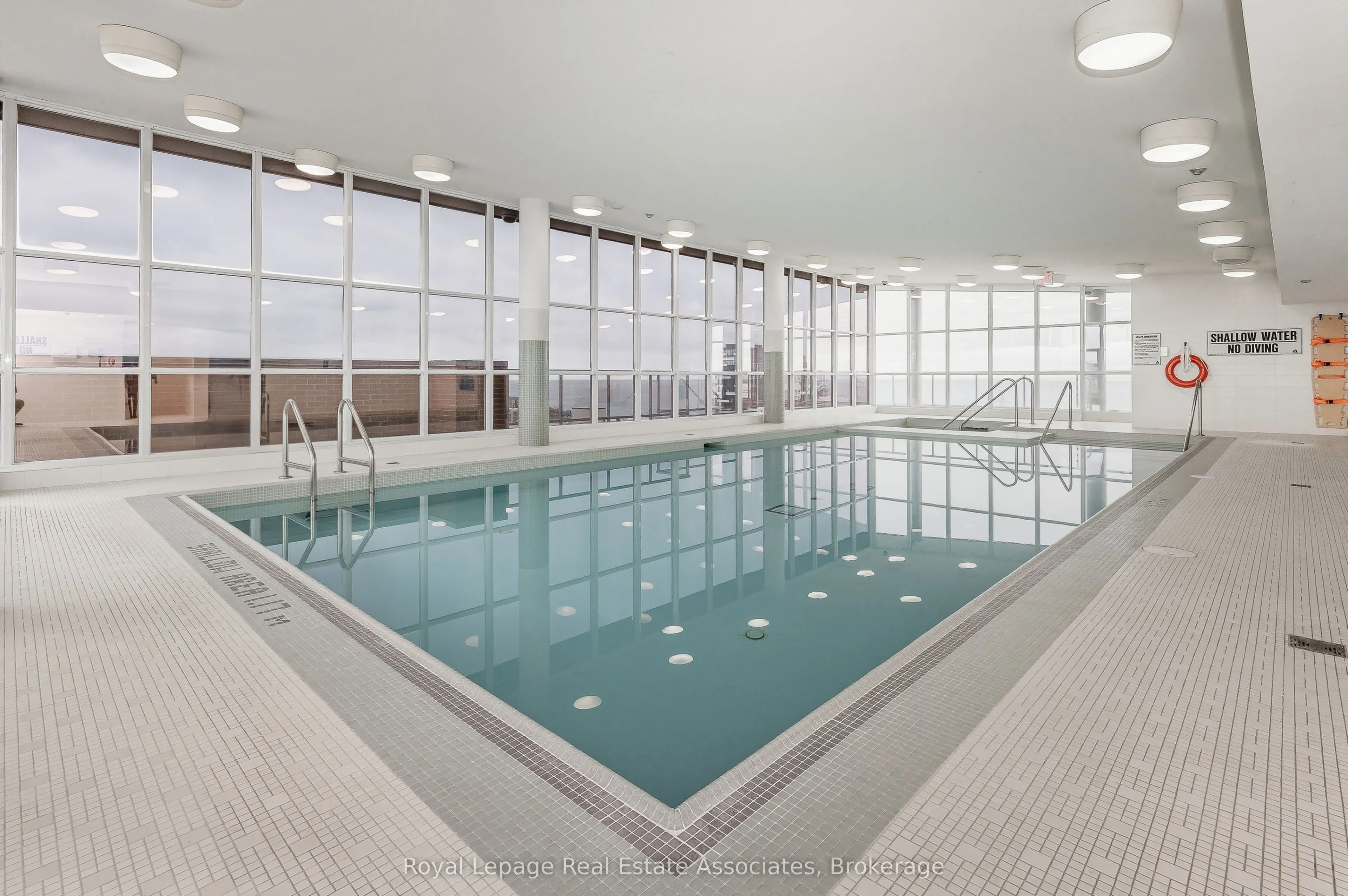 551 Maple Avenue, #1407