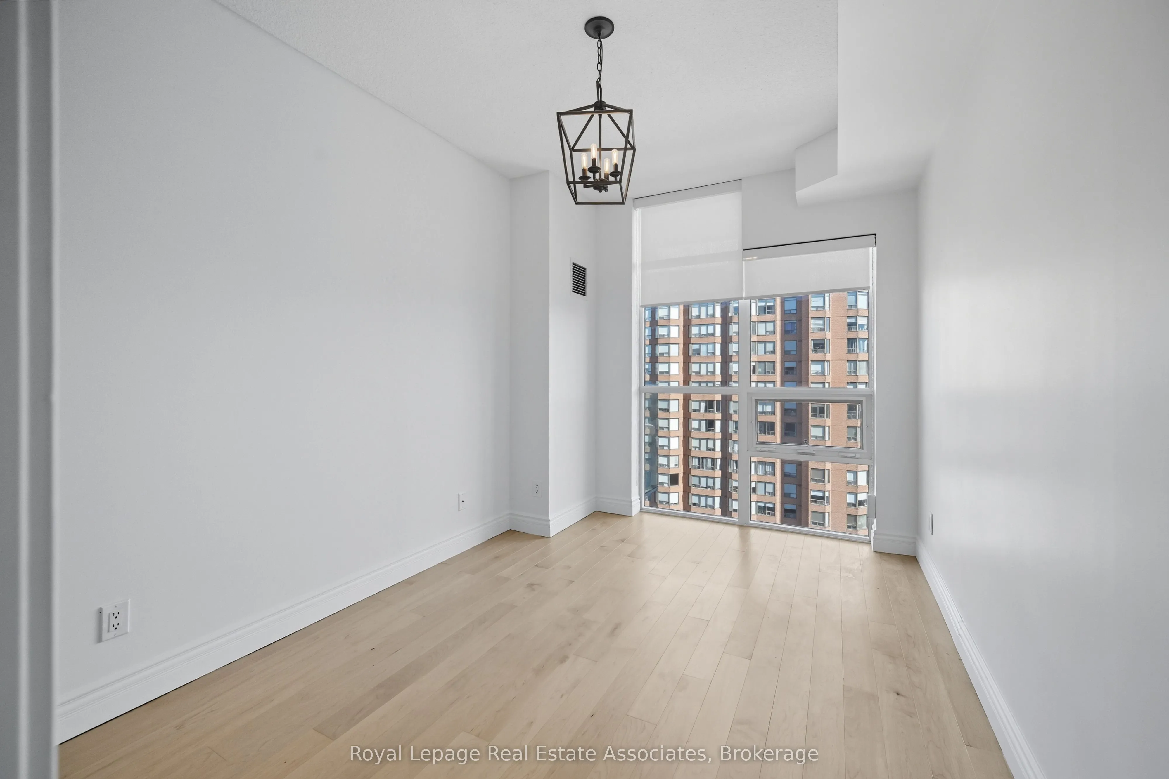 551 Maple Avenue, #1407