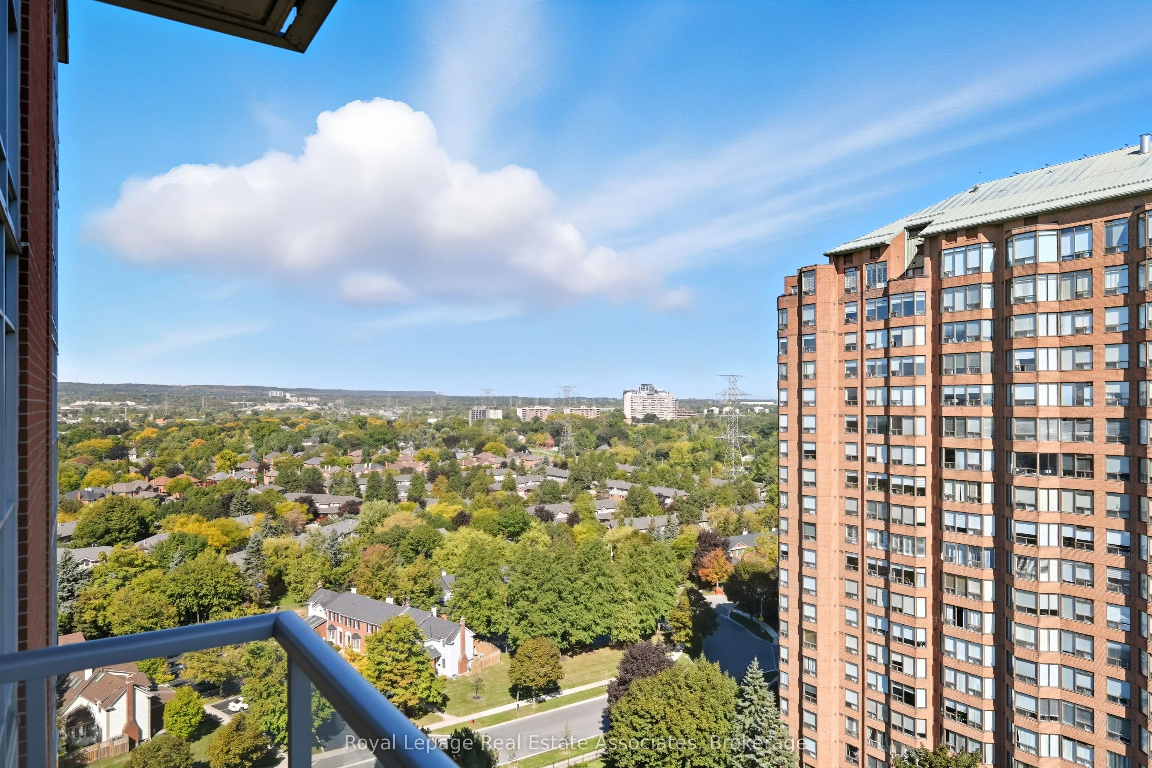 551 Maple Avenue, #1407