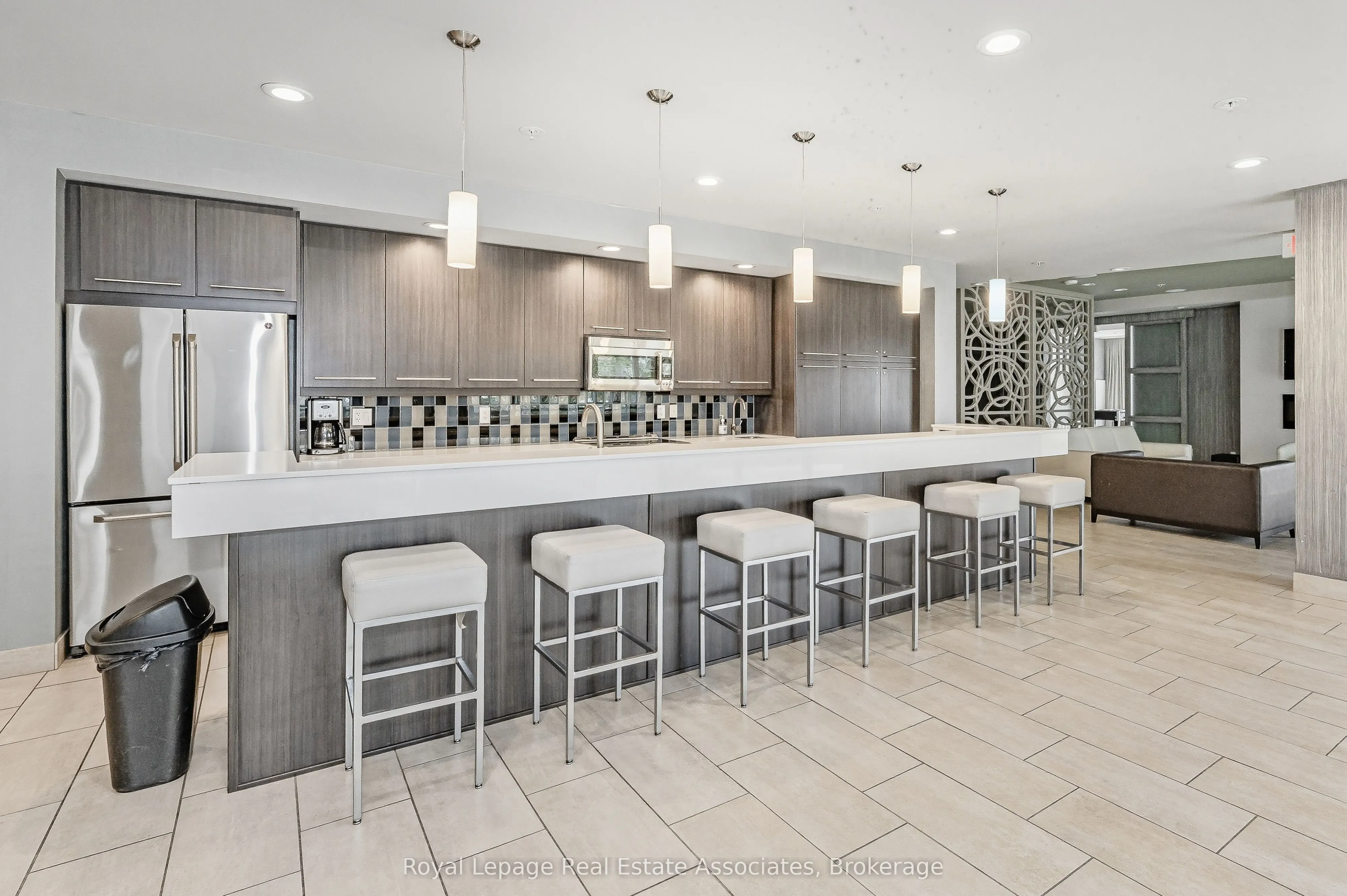 551 Maple Avenue, #1407