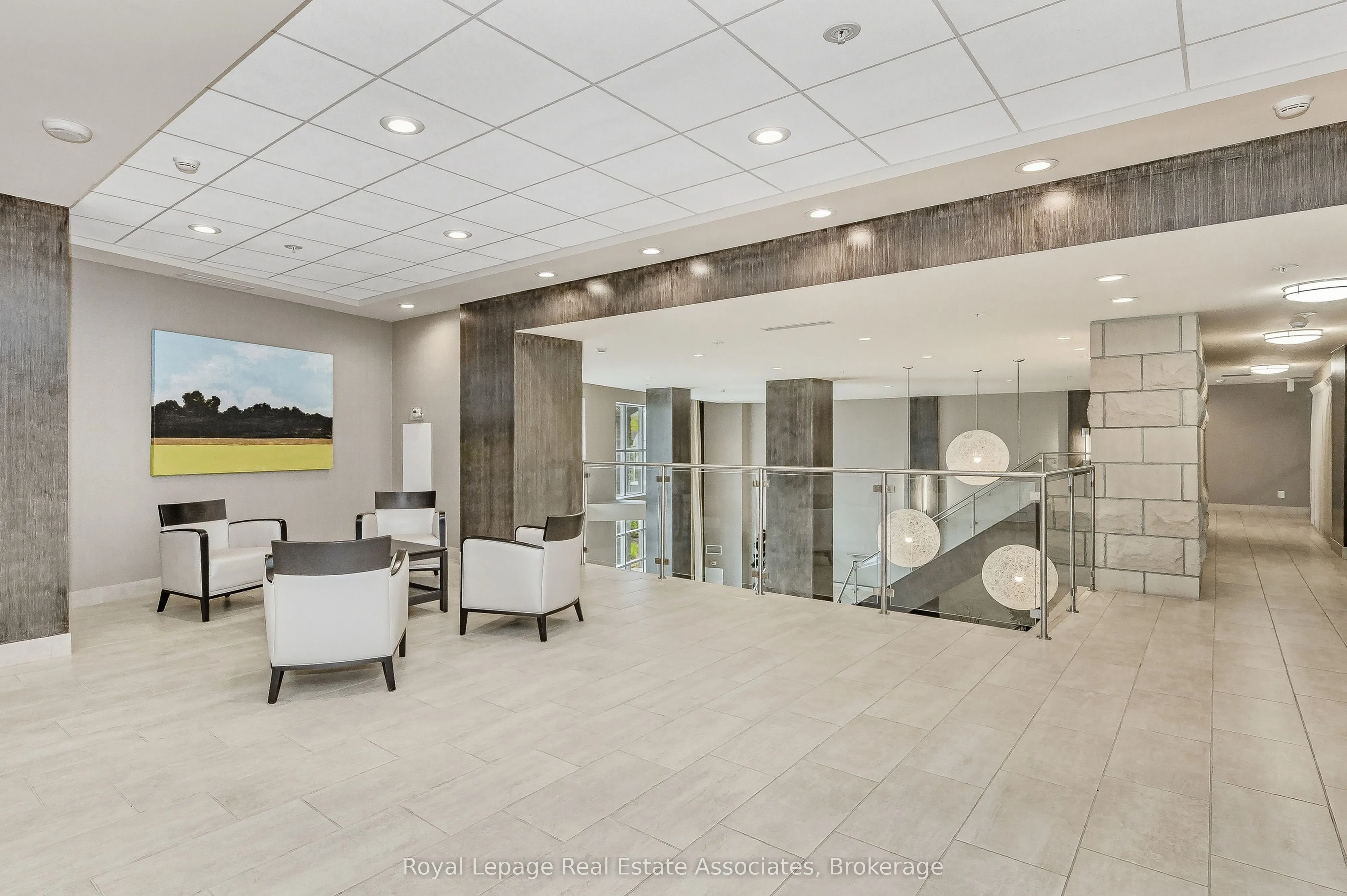 551 Maple Avenue, #1407