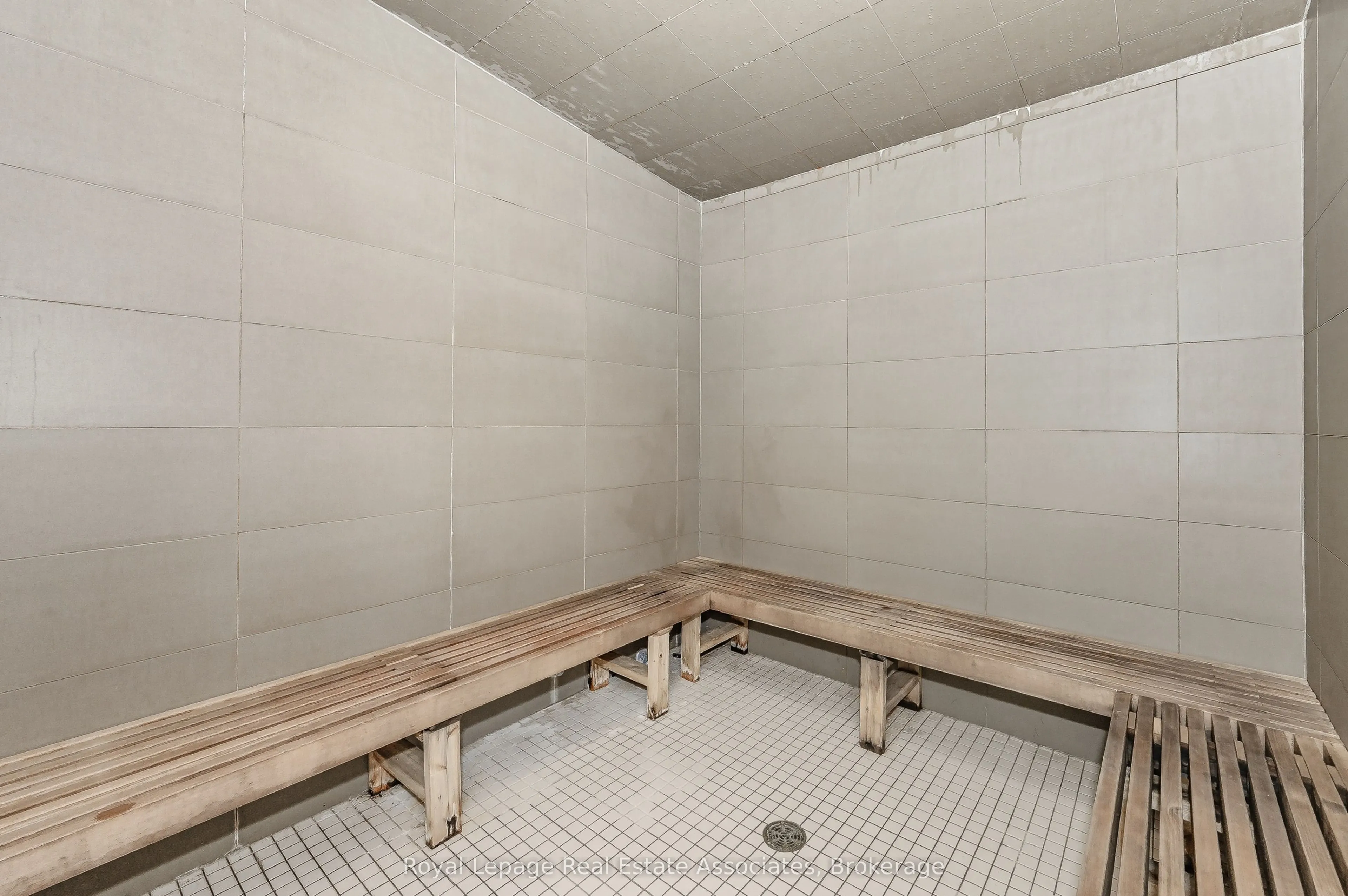 551 Maple Avenue, #1407