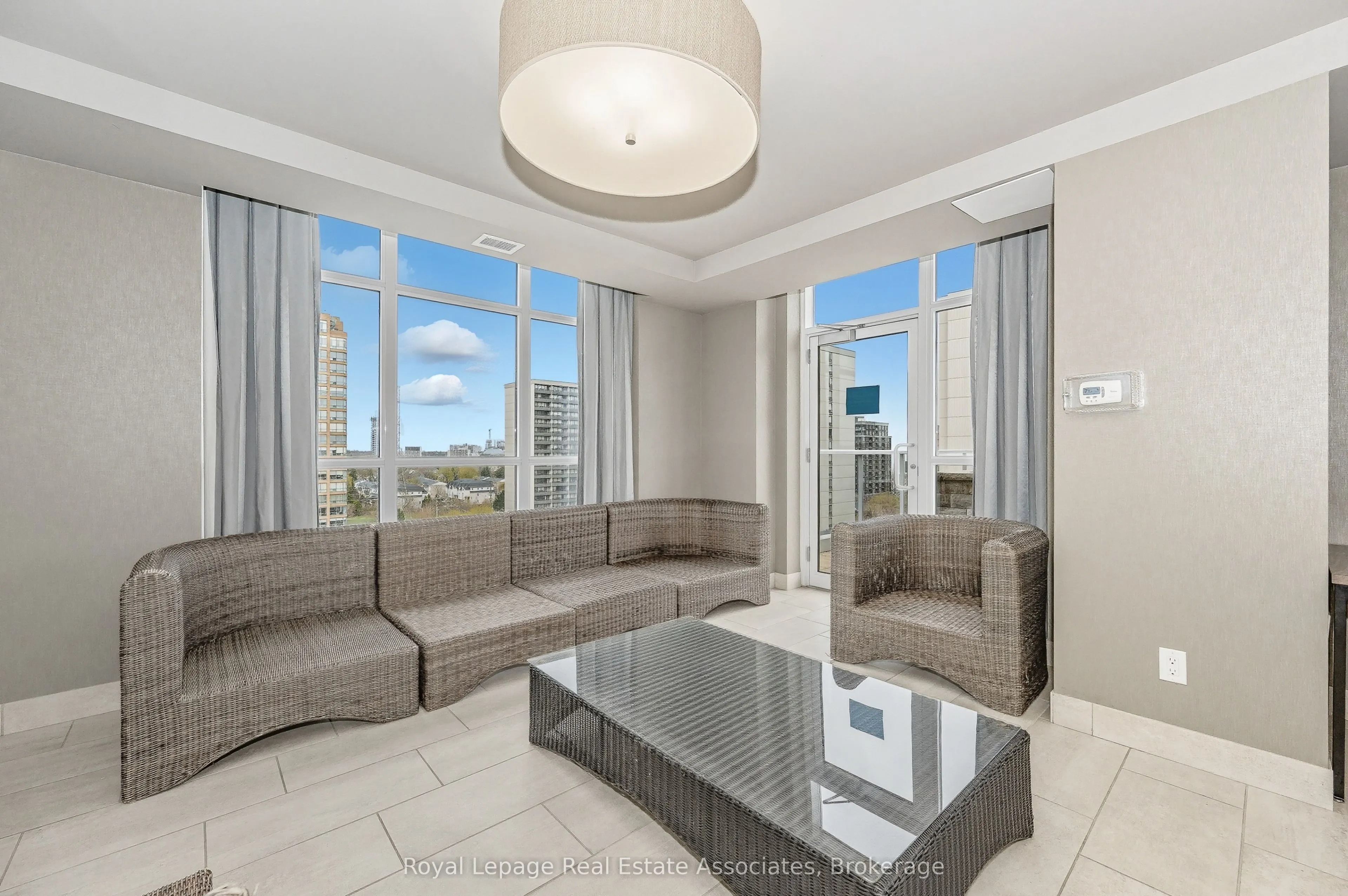 551 Maple Avenue, #1407