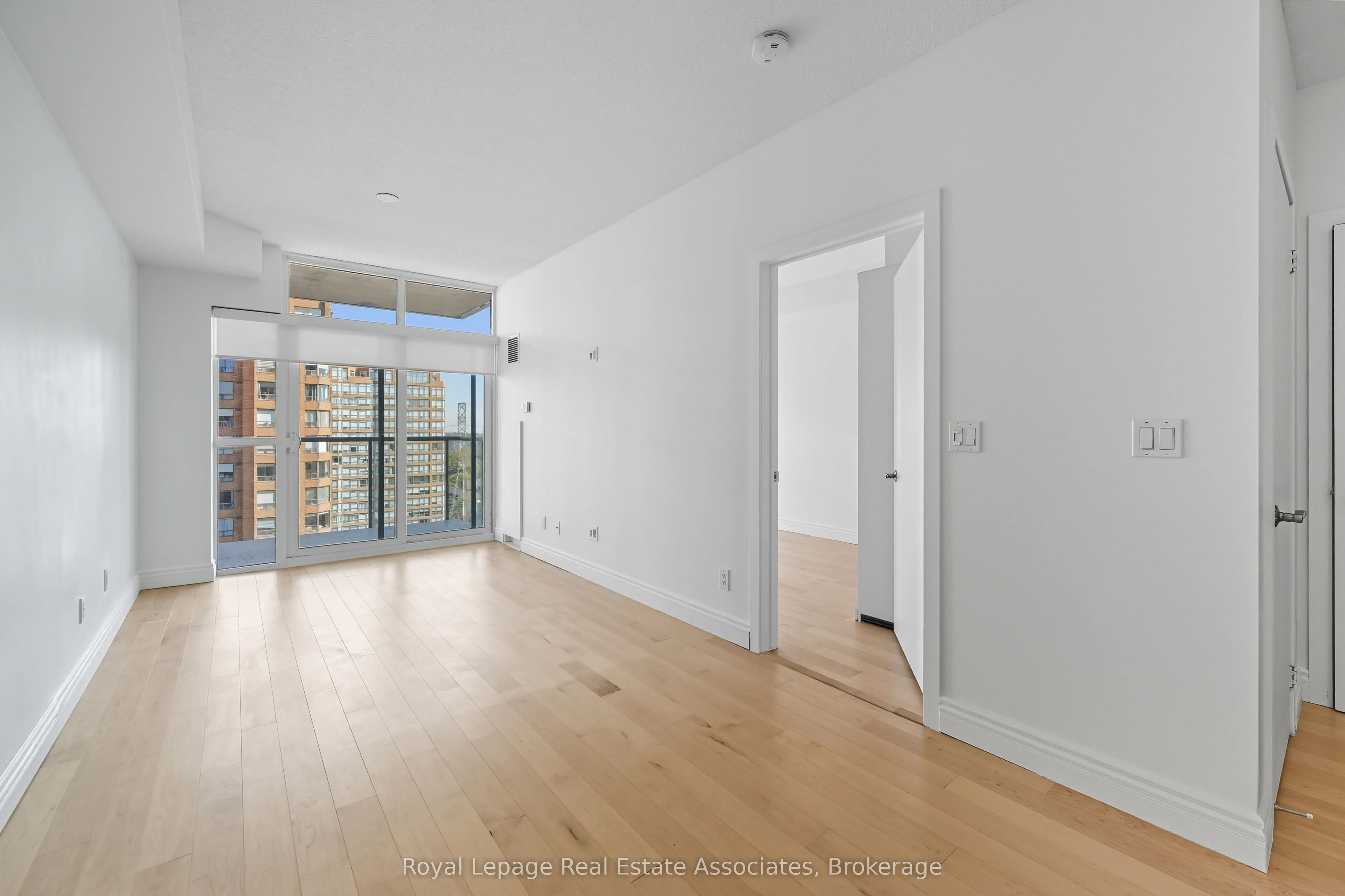 551 Maple Avenue, #1407