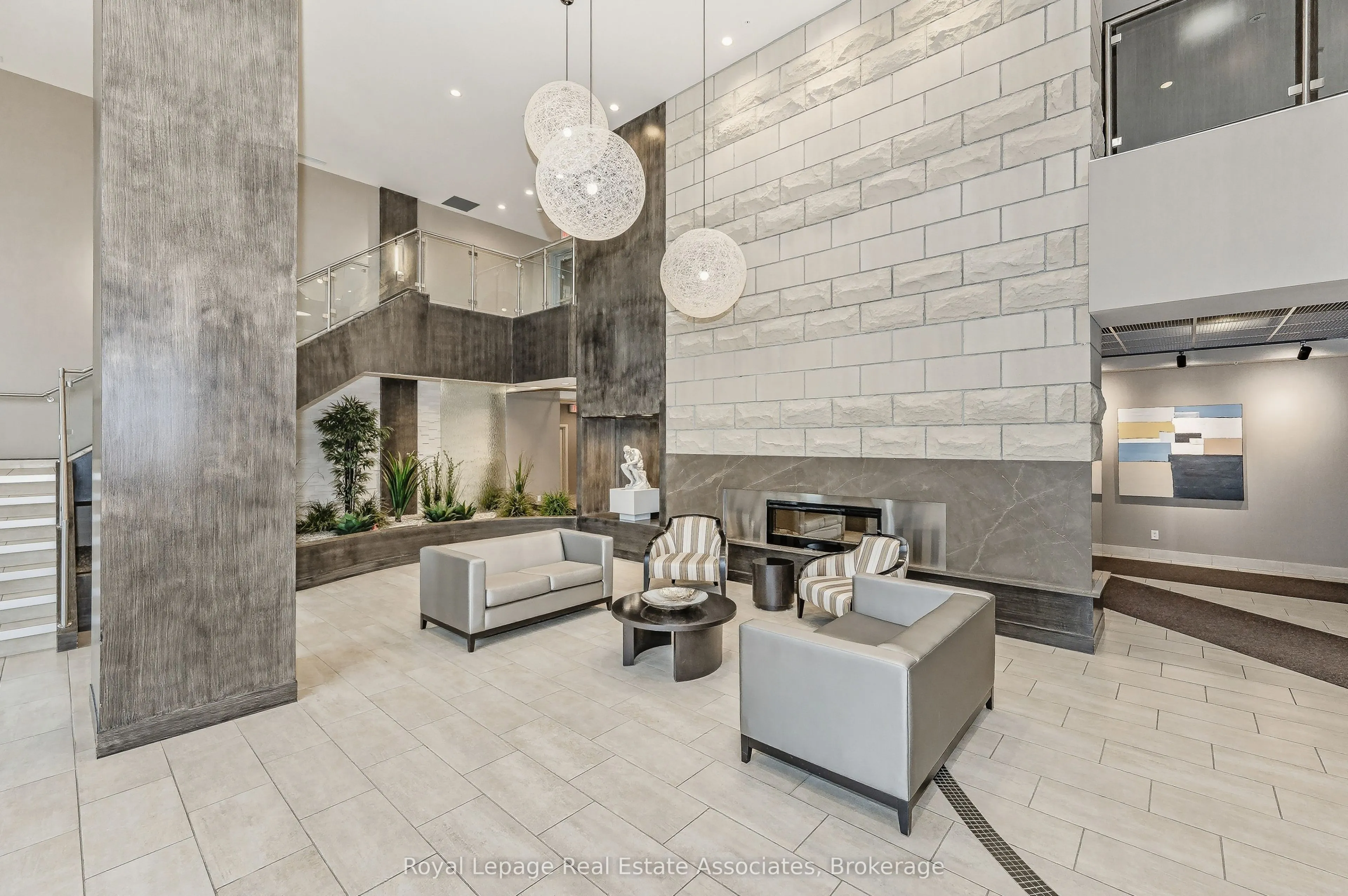 551 Maple Avenue, #1407
