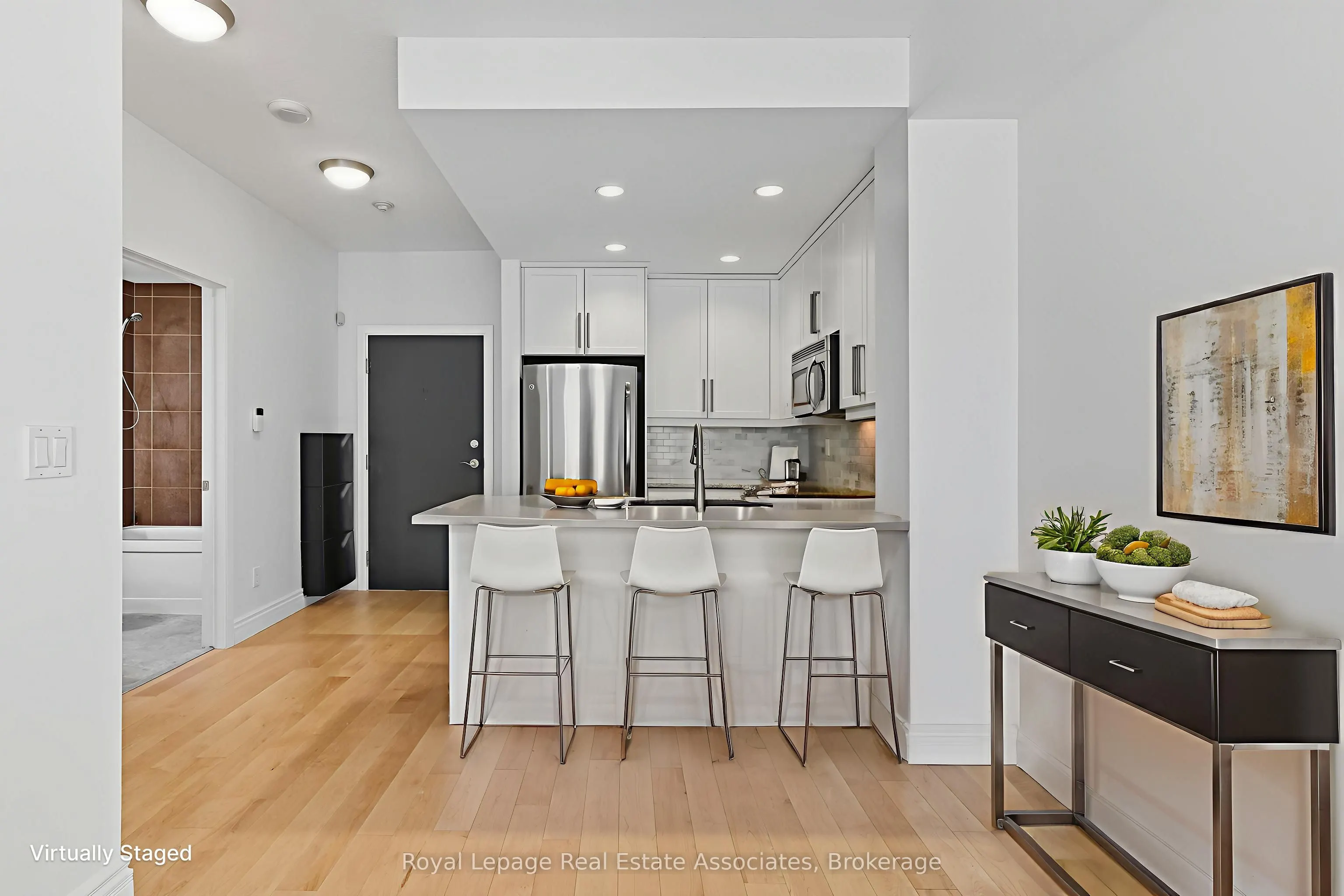 551 Maple Avenue, #1407