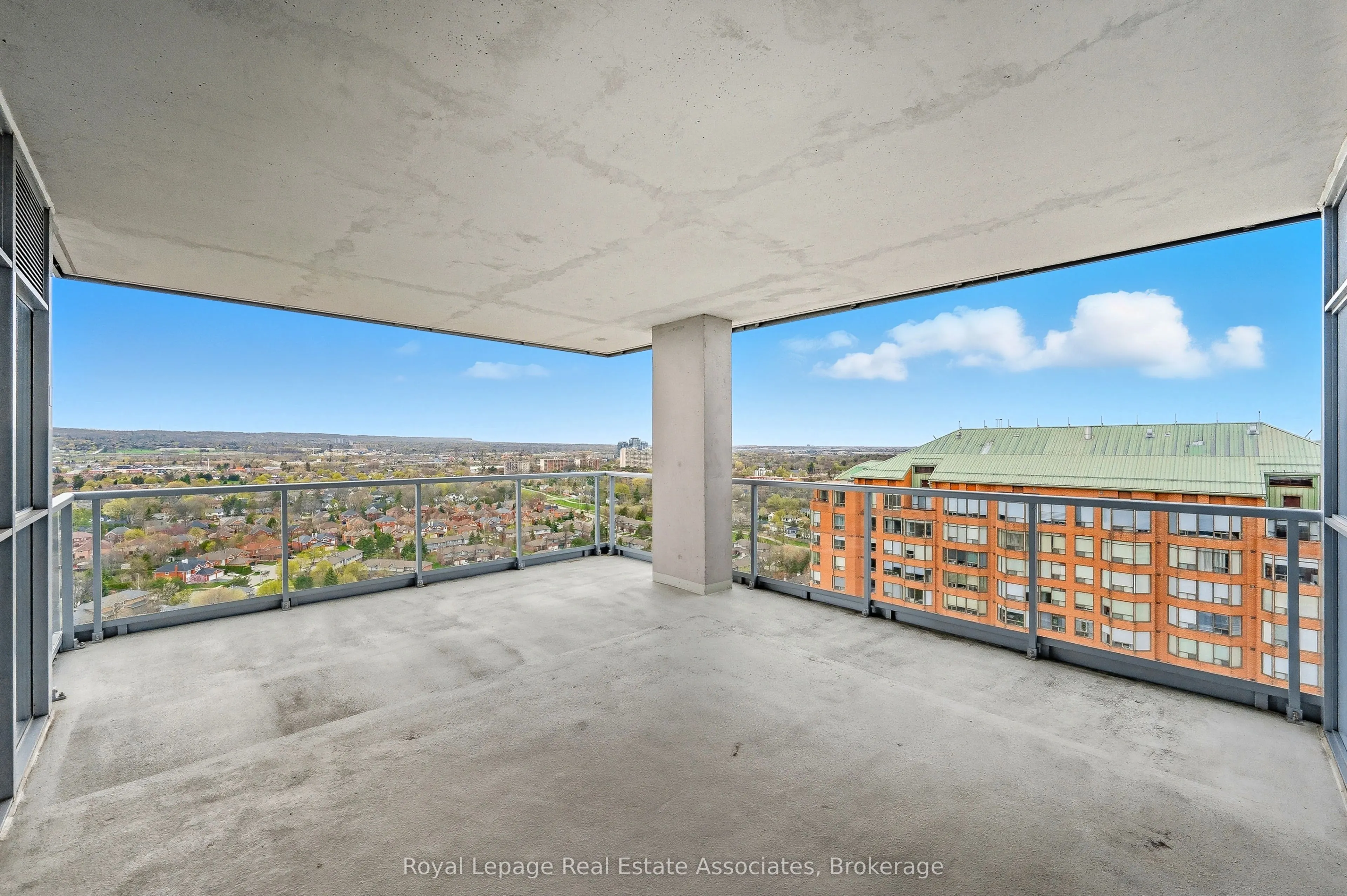 551 Maple Avenue, #1407