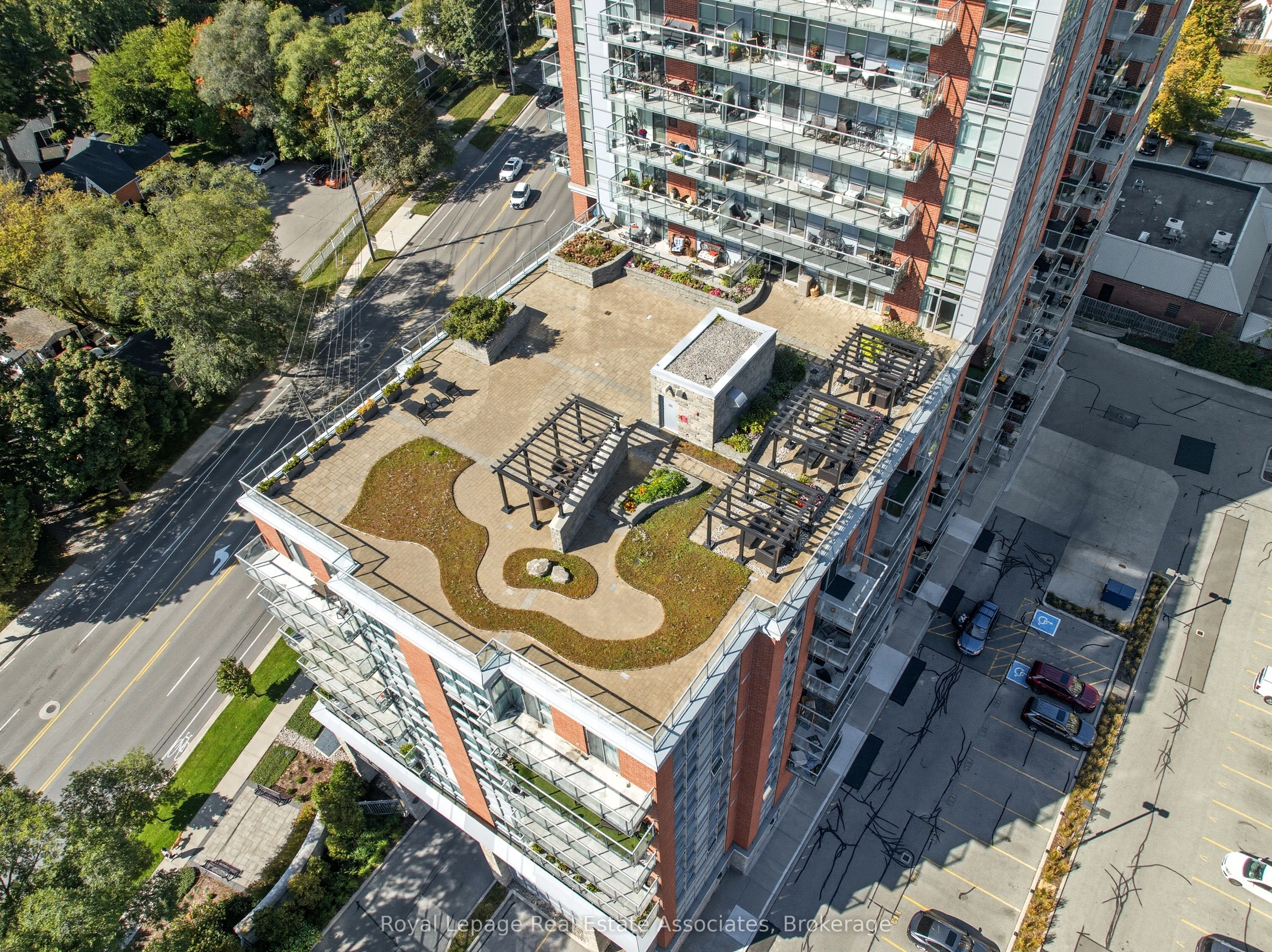 551 Maple Avenue, #1407