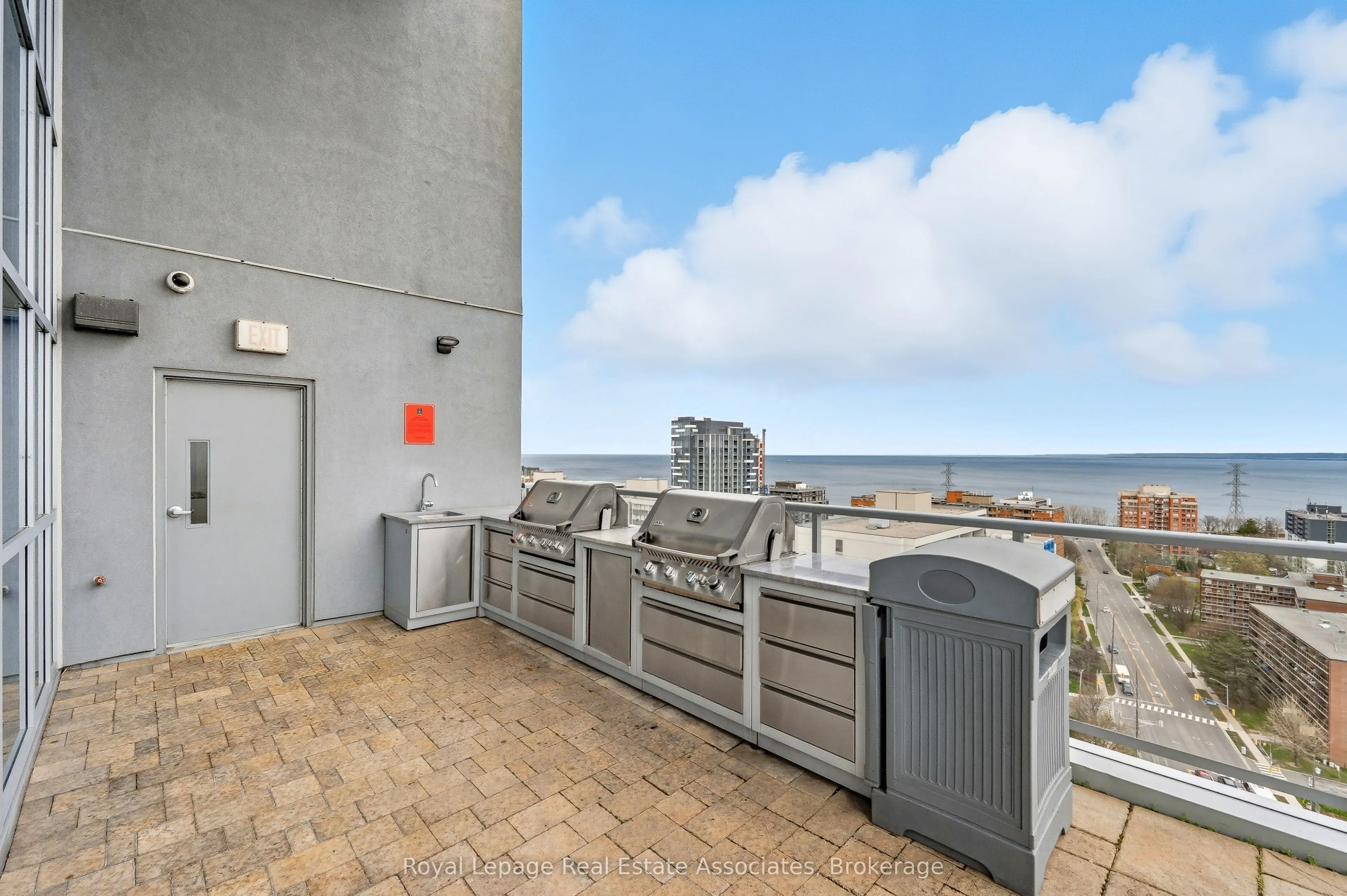 551 Maple Avenue, #1407