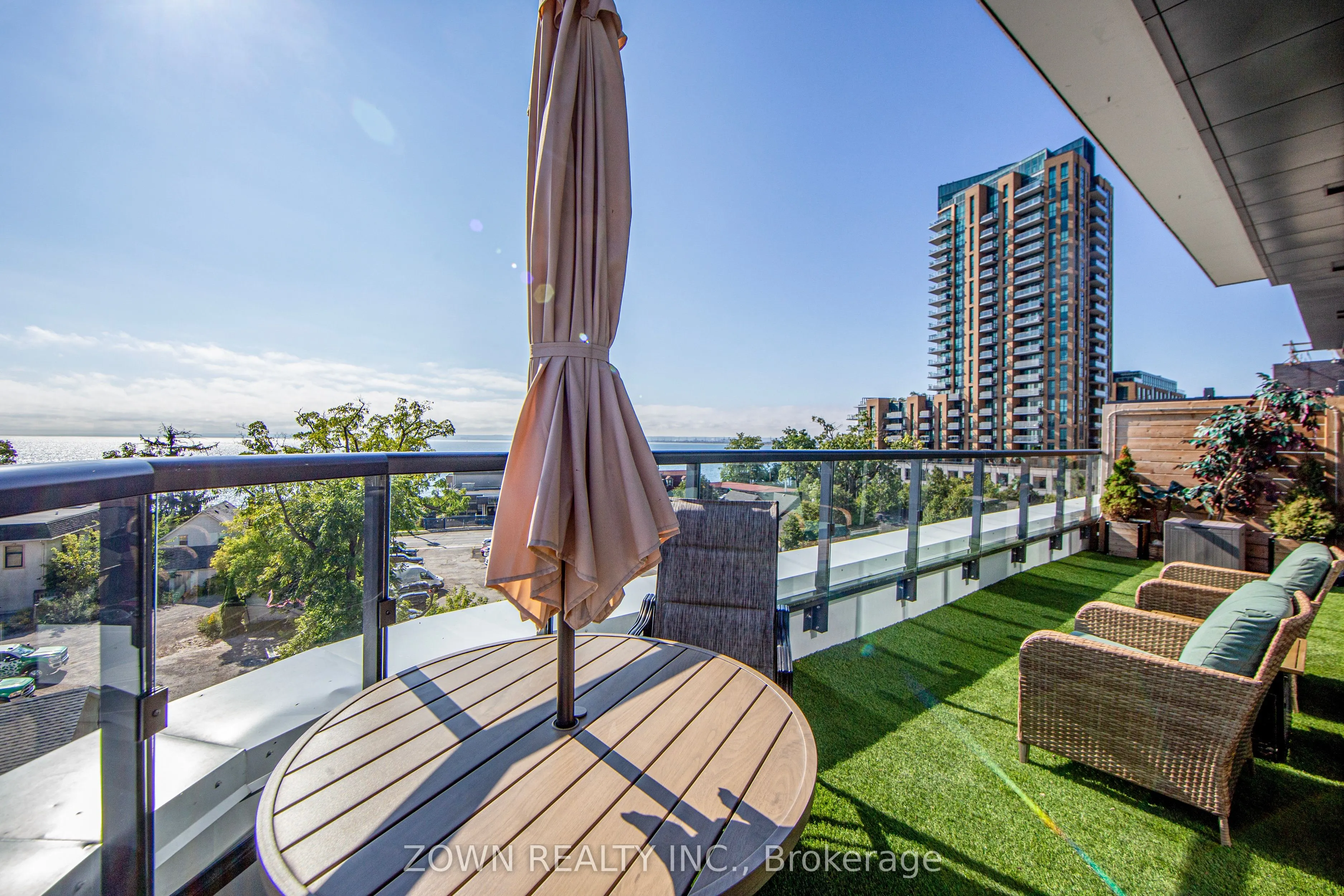 370 Martha Street, #403