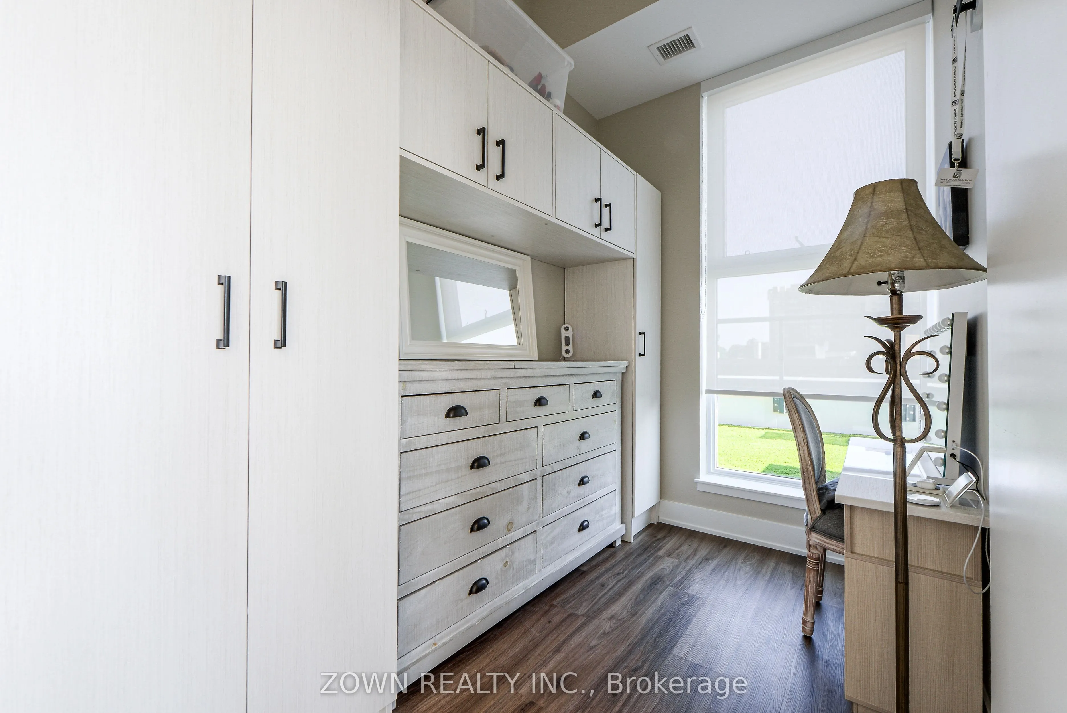 370 Martha Street, #403