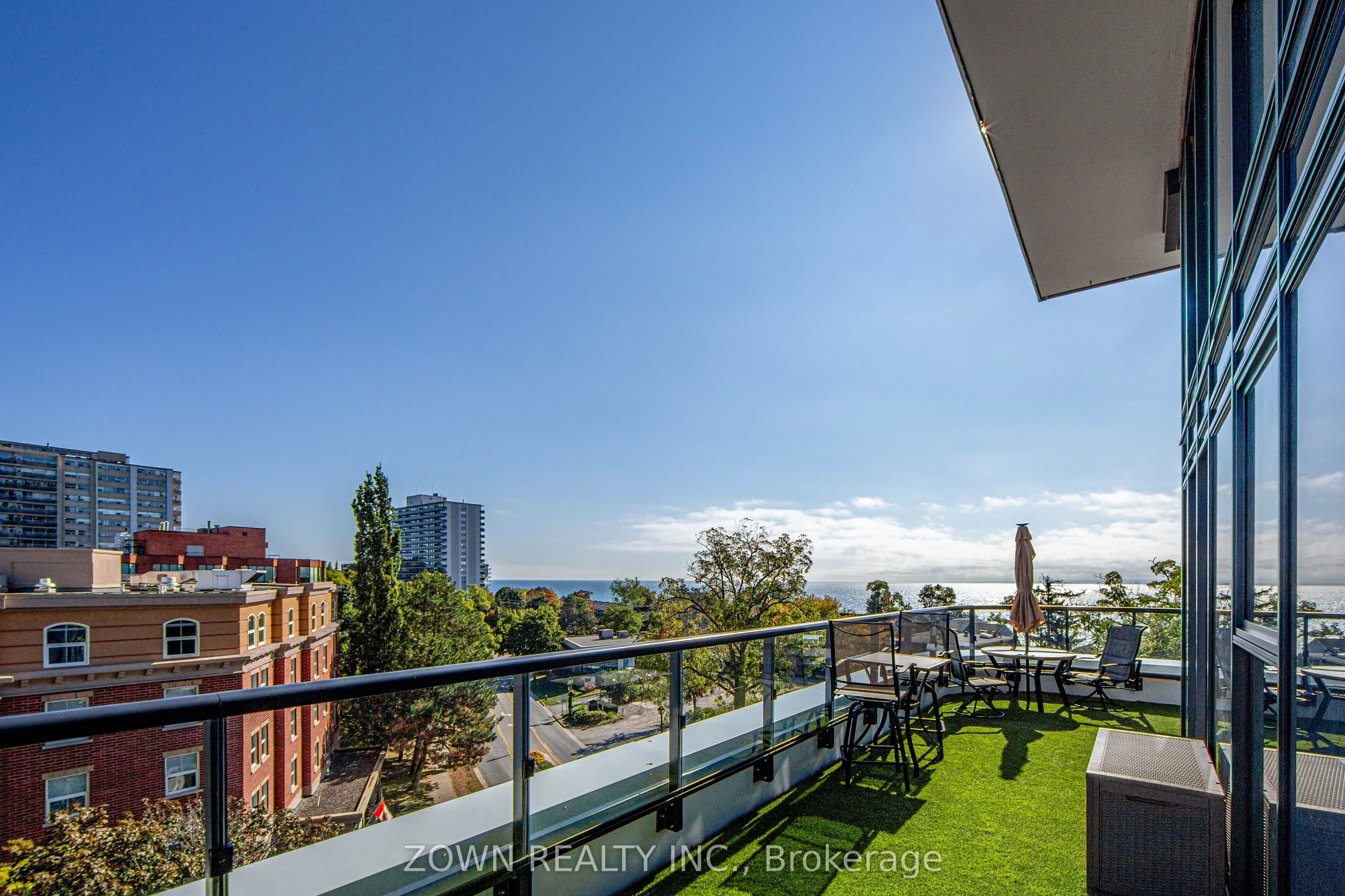 370 Martha Street, #403