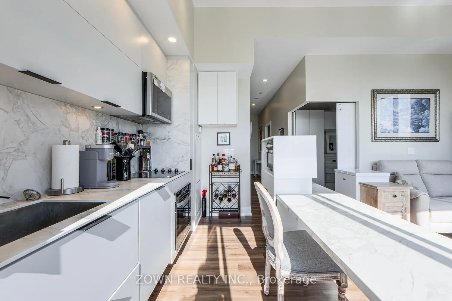 370 Martha Street, #403
