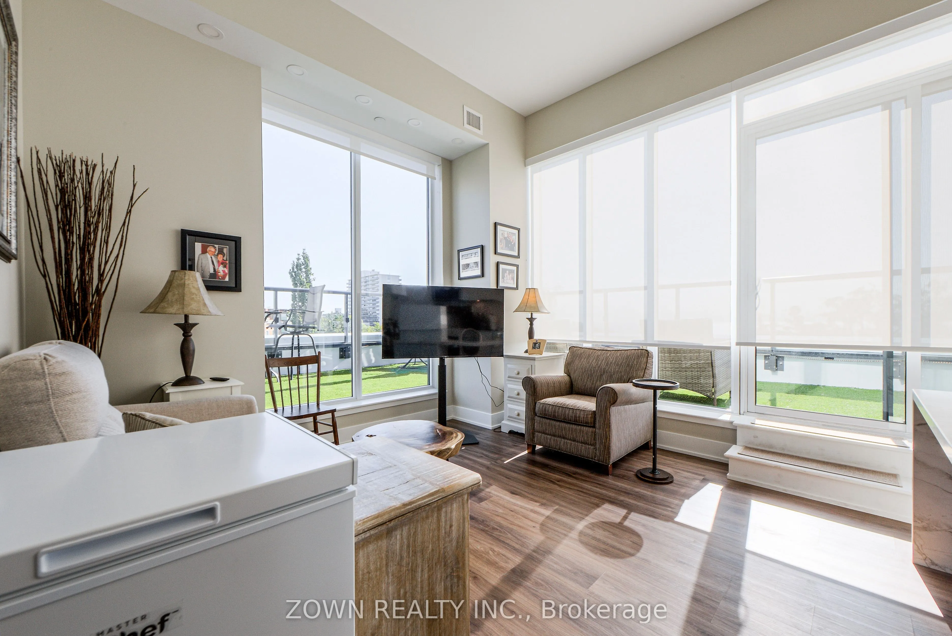 370 Martha Street, #403