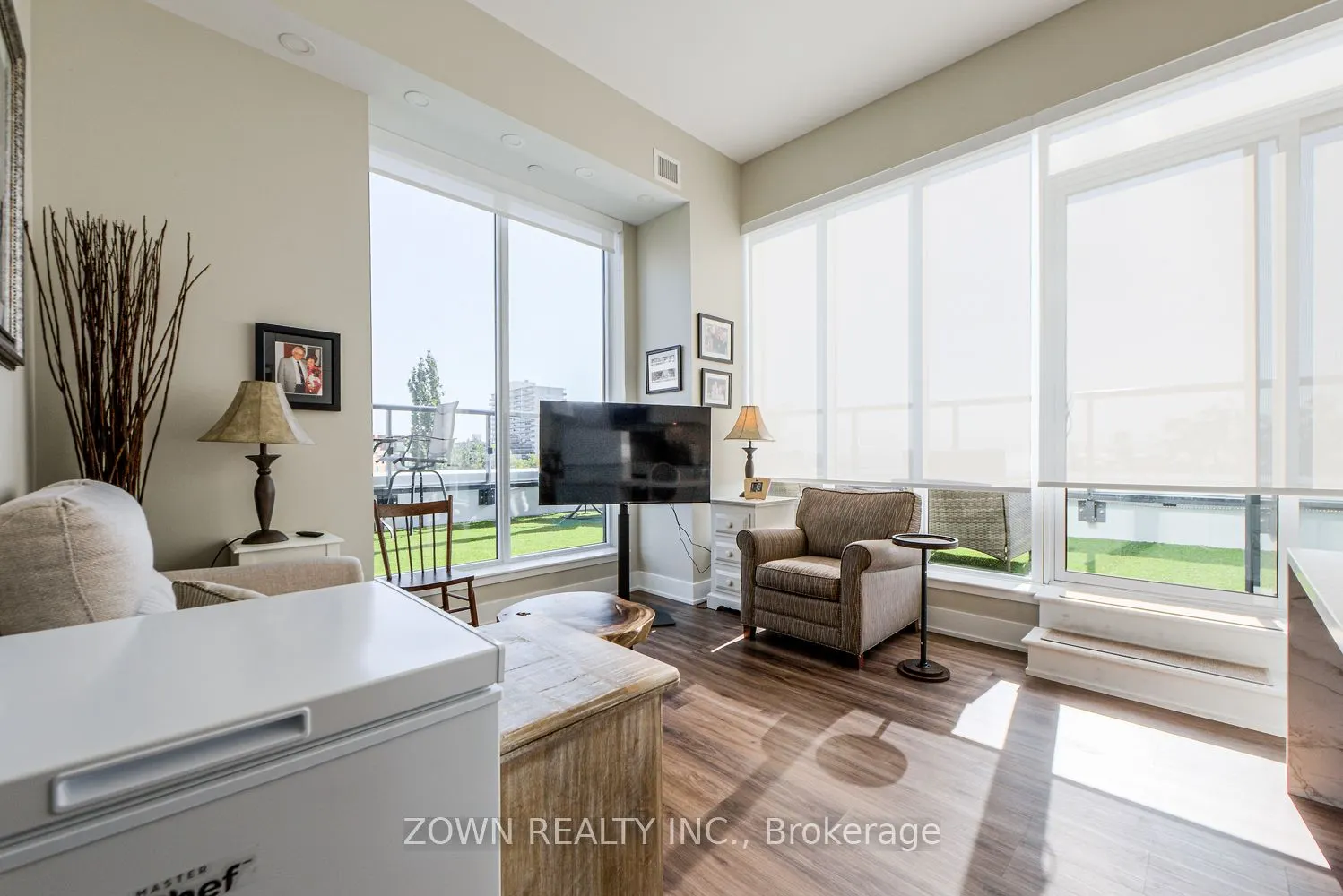 370 Martha Street, #403
