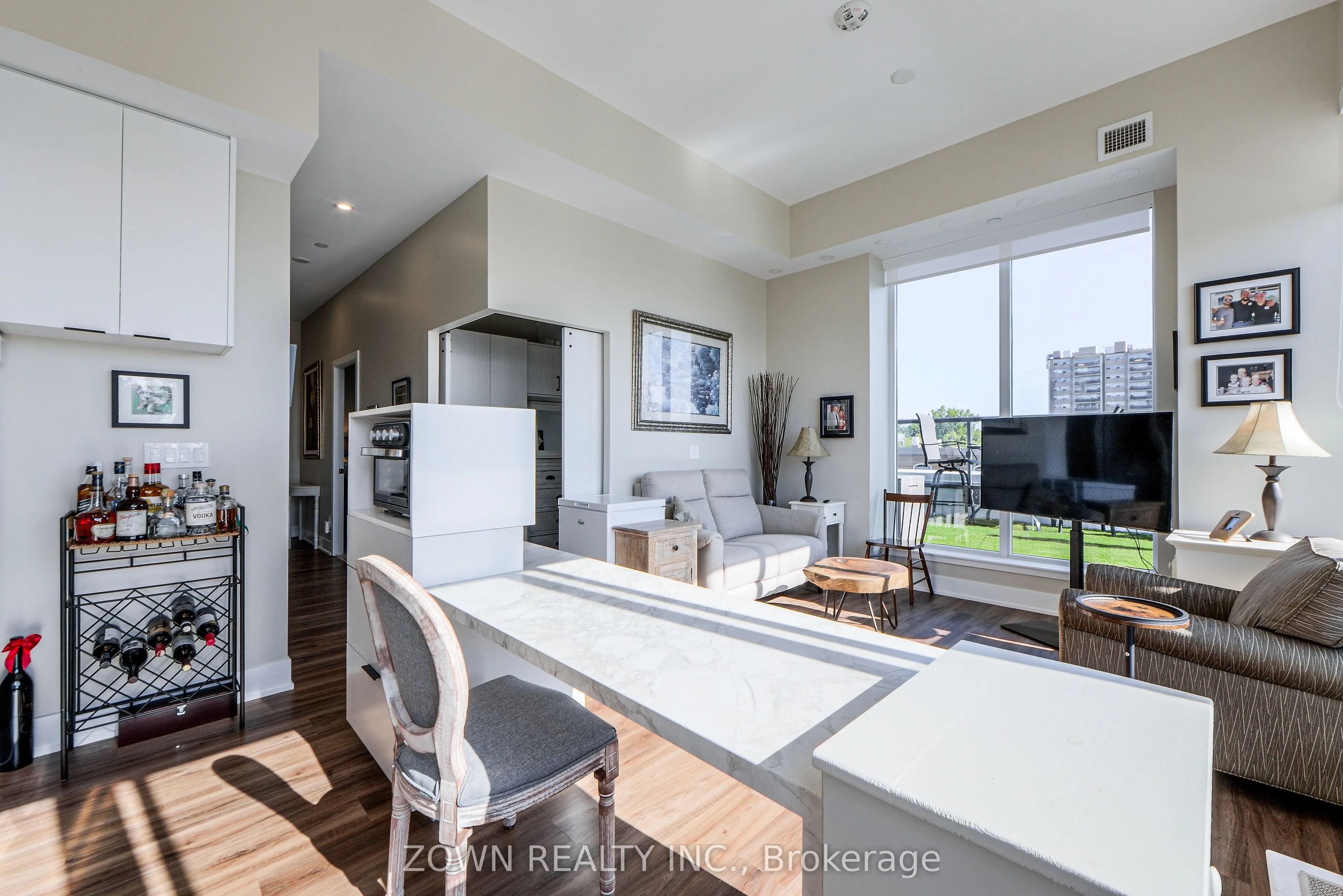 370 Martha Street, #403