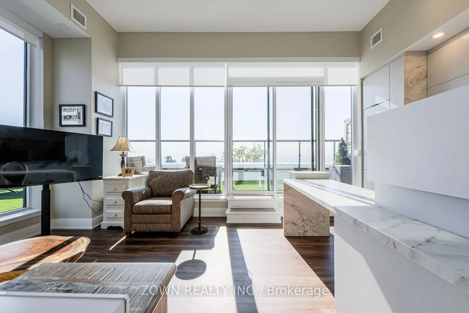 370 Martha Street, #403