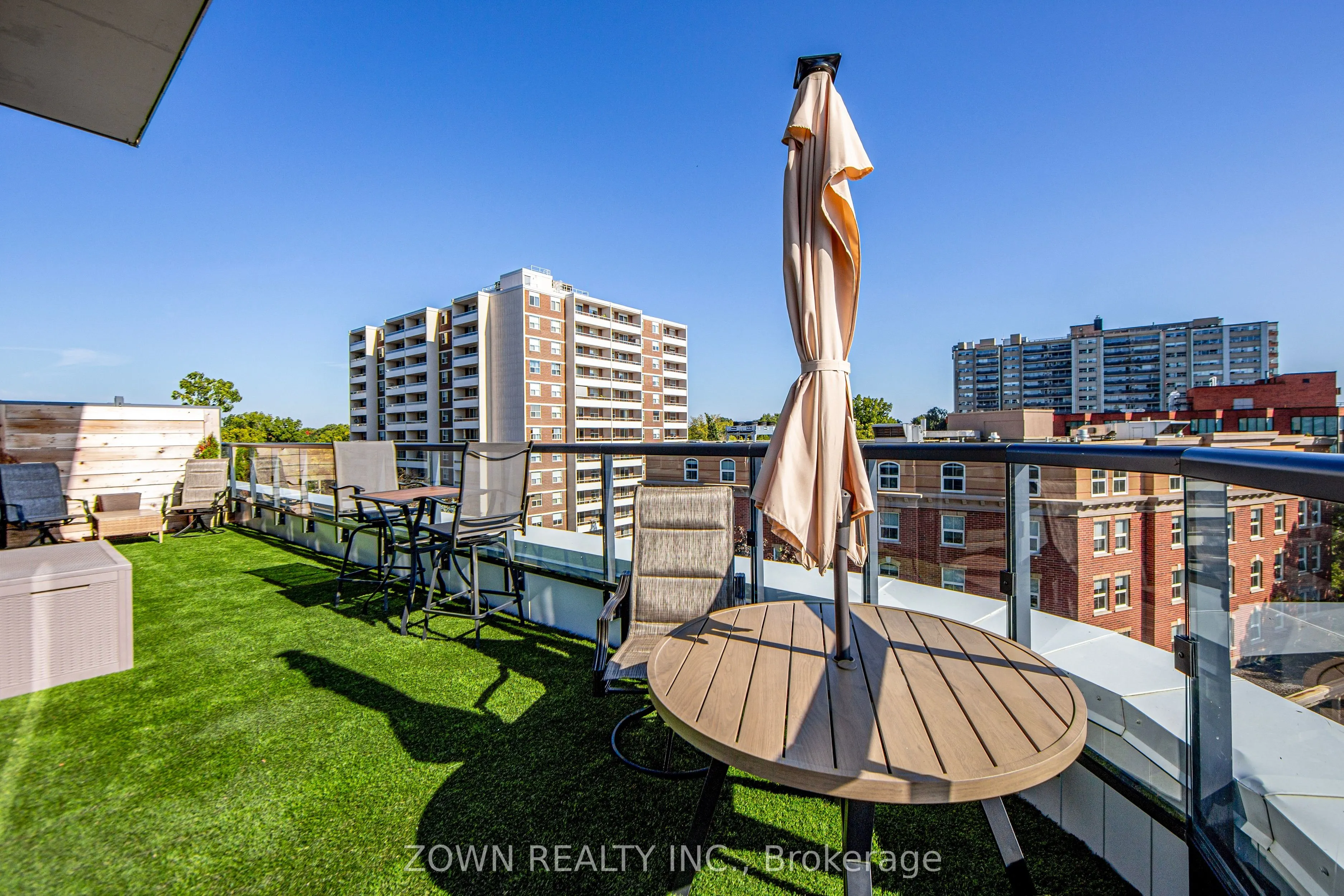 370 Martha Street, #403