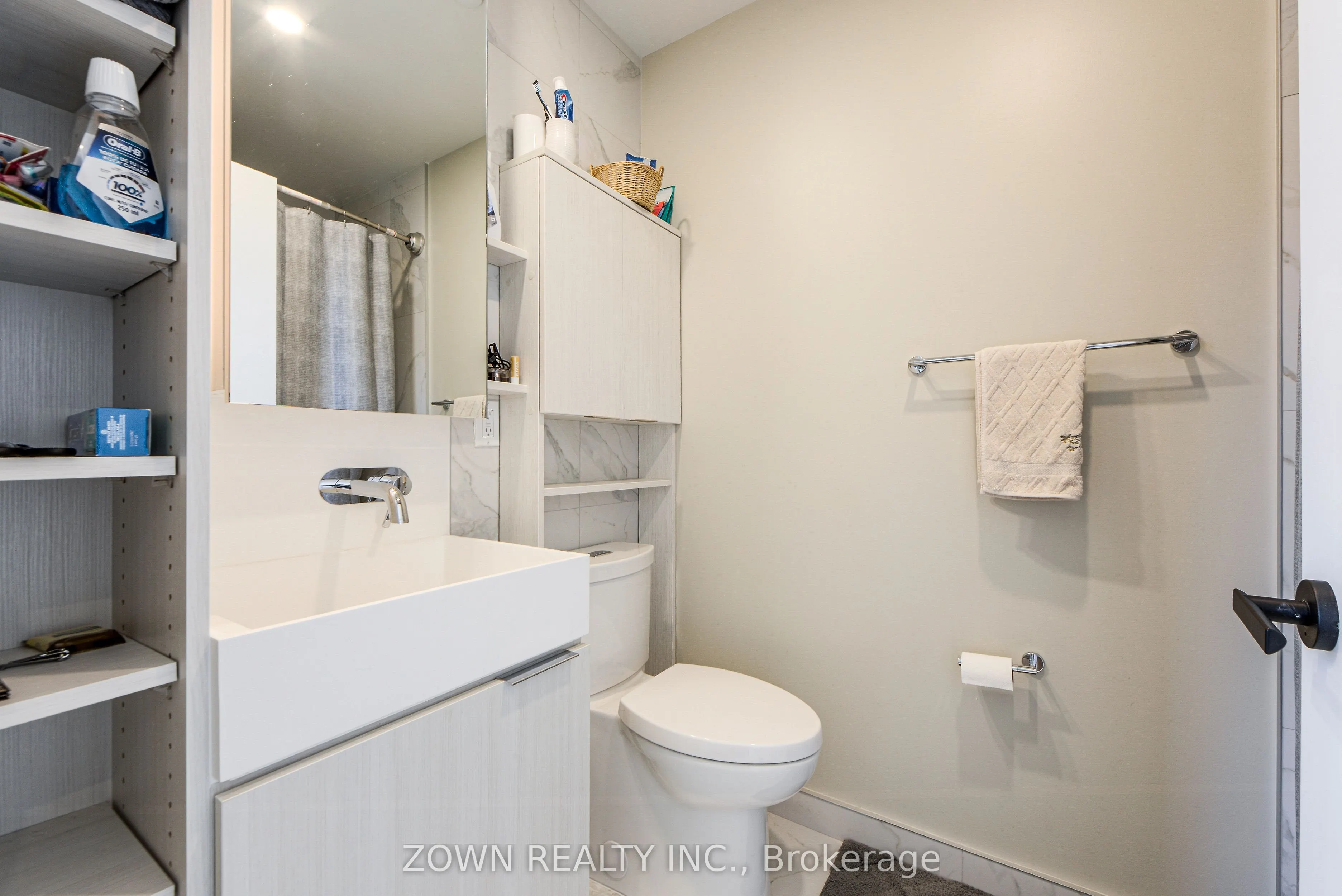 370 Martha Street, #403