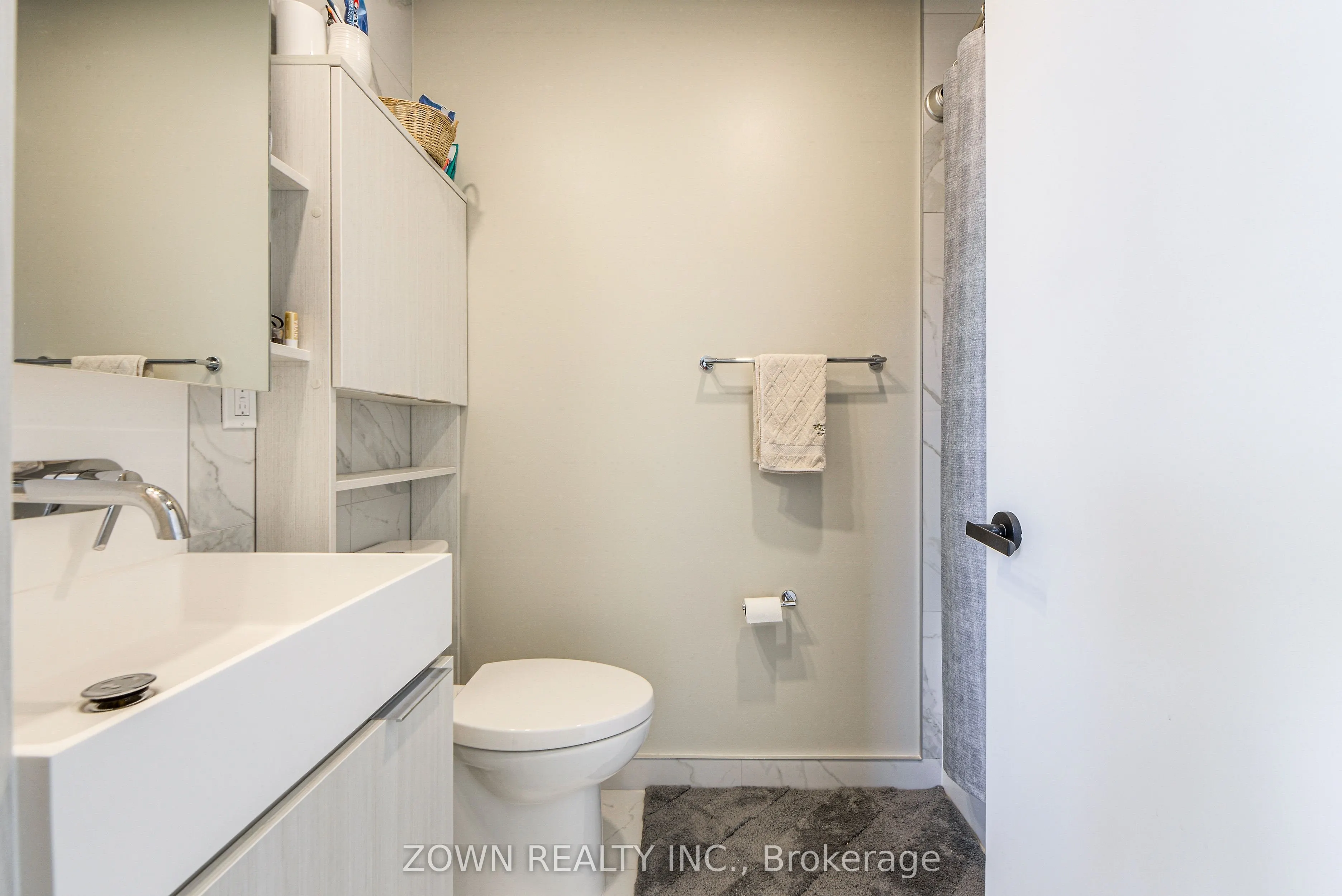 370 Martha Street, #403