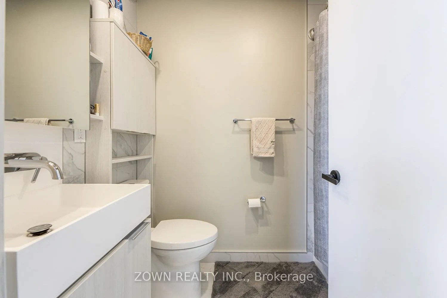 370 Martha Street, #403