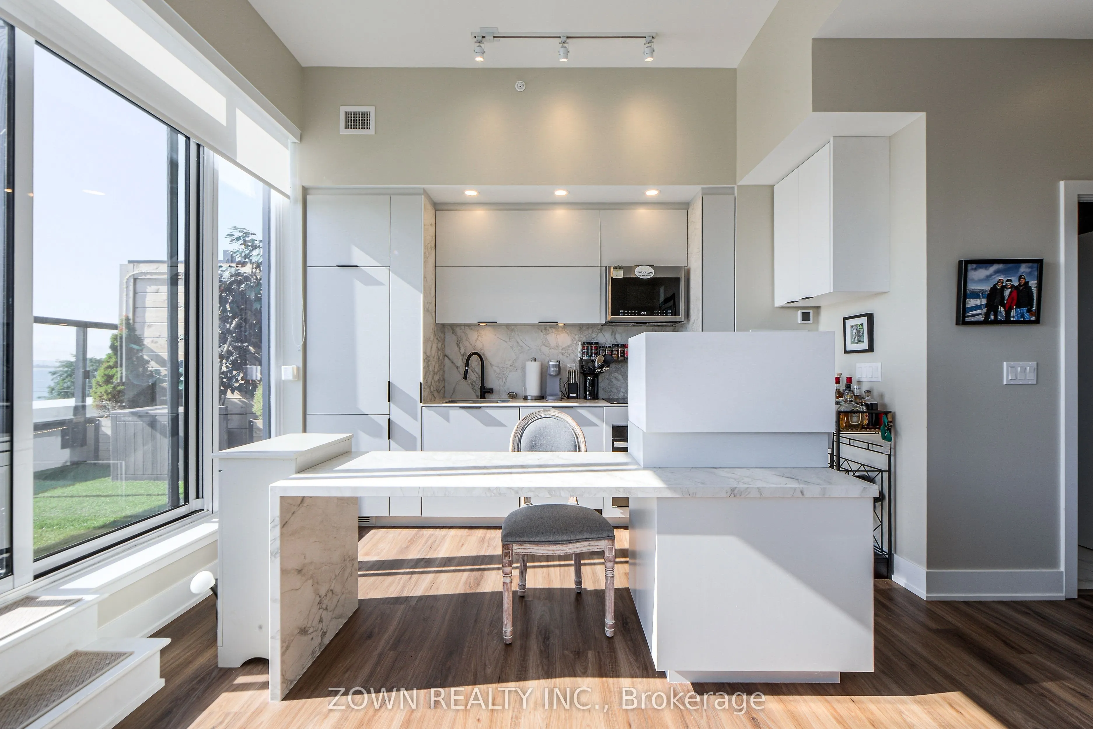 370 Martha Street, #403