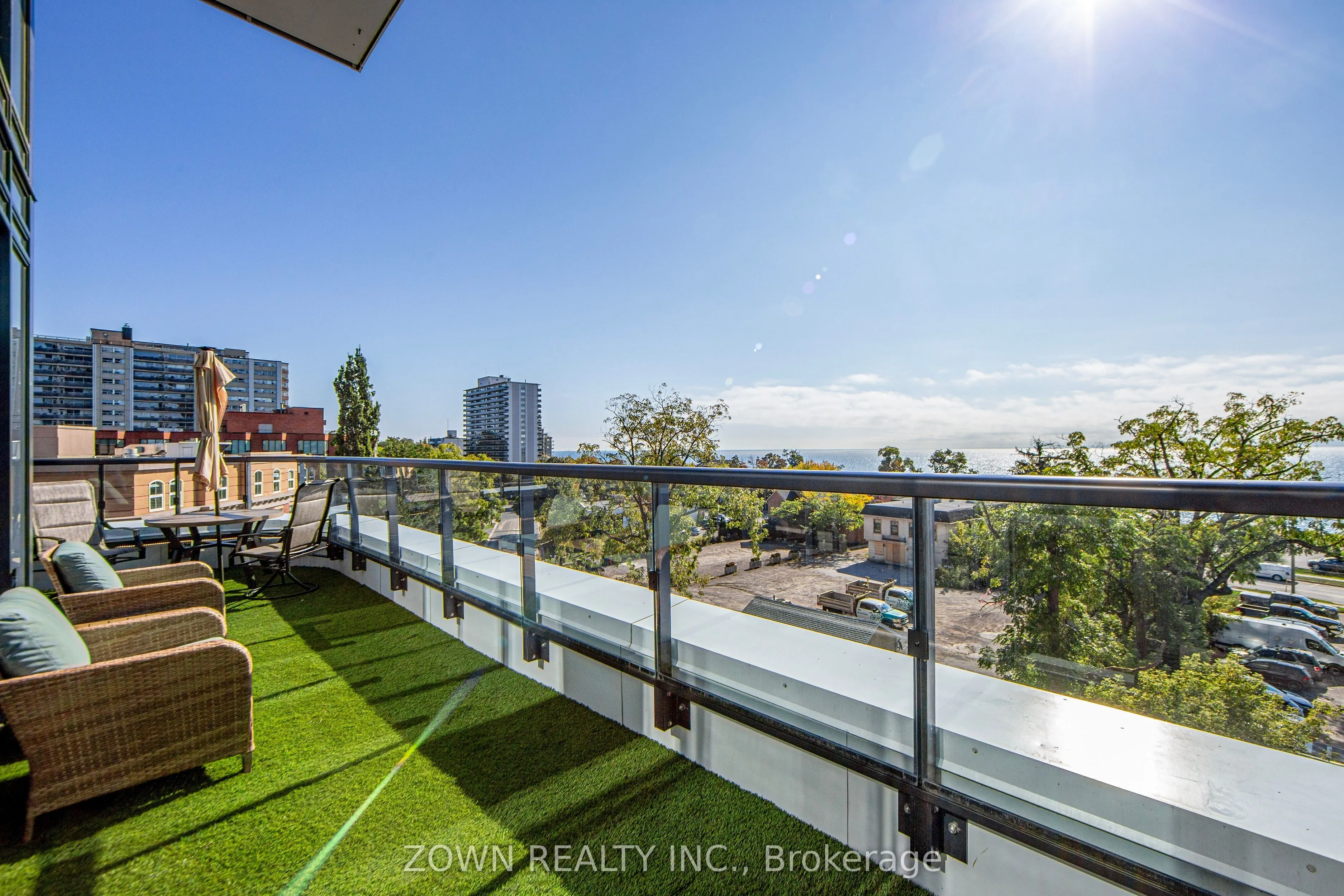 370 Martha Street, #403