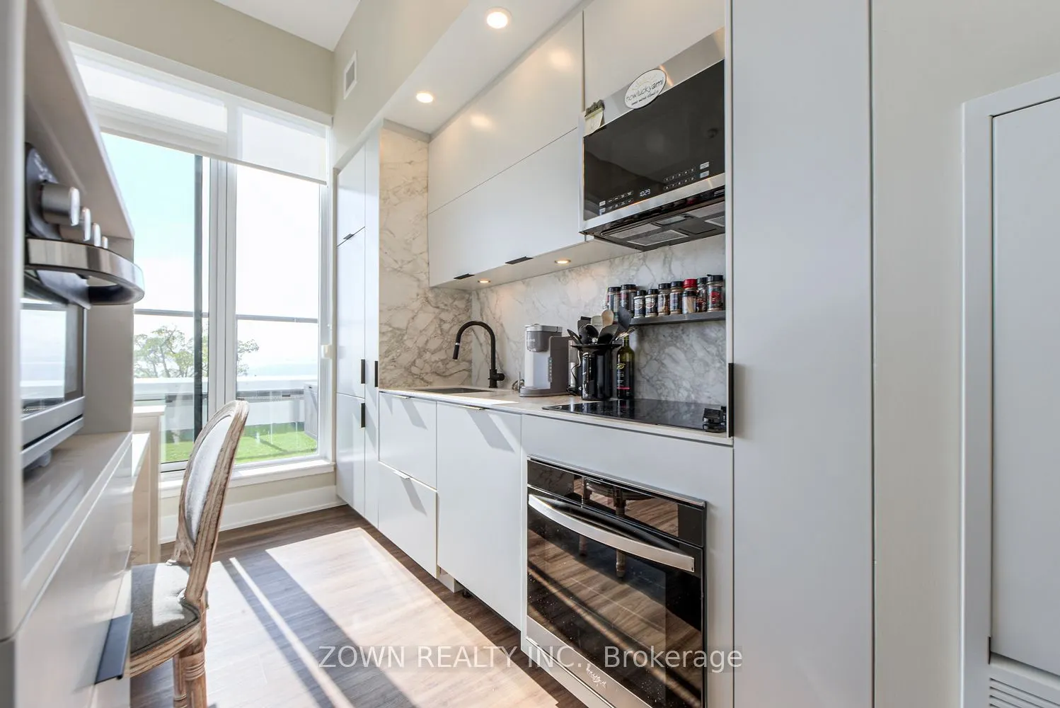 370 Martha Street, #403
