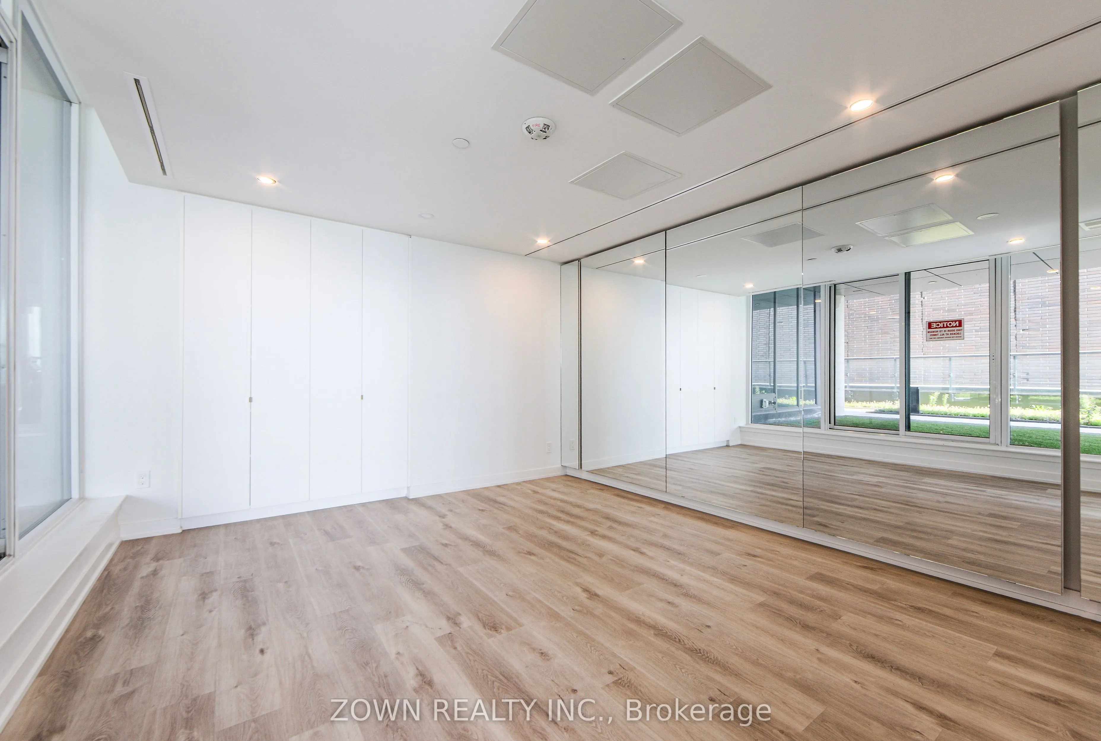 370 Martha Street, #403