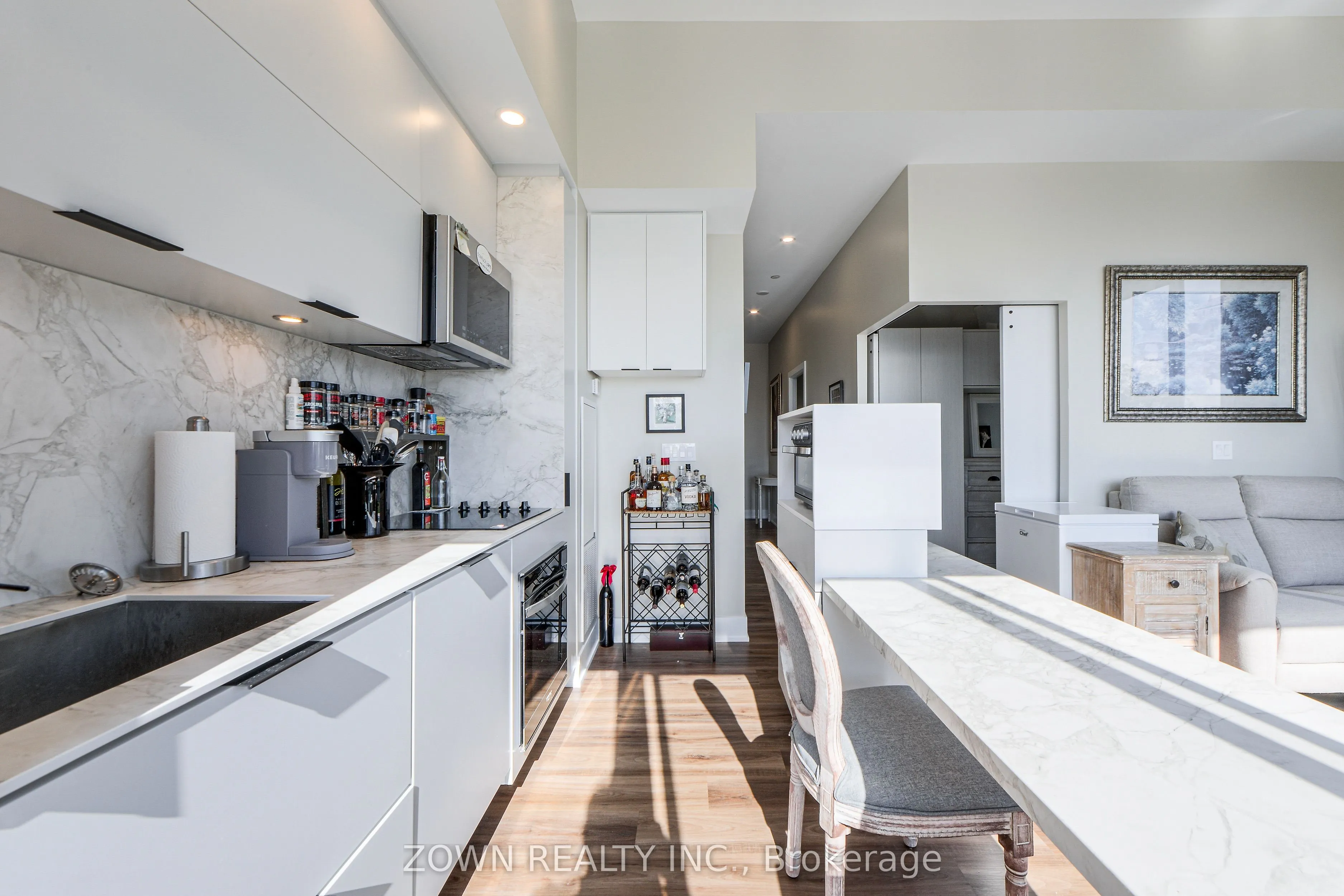 370 Martha Street, #403