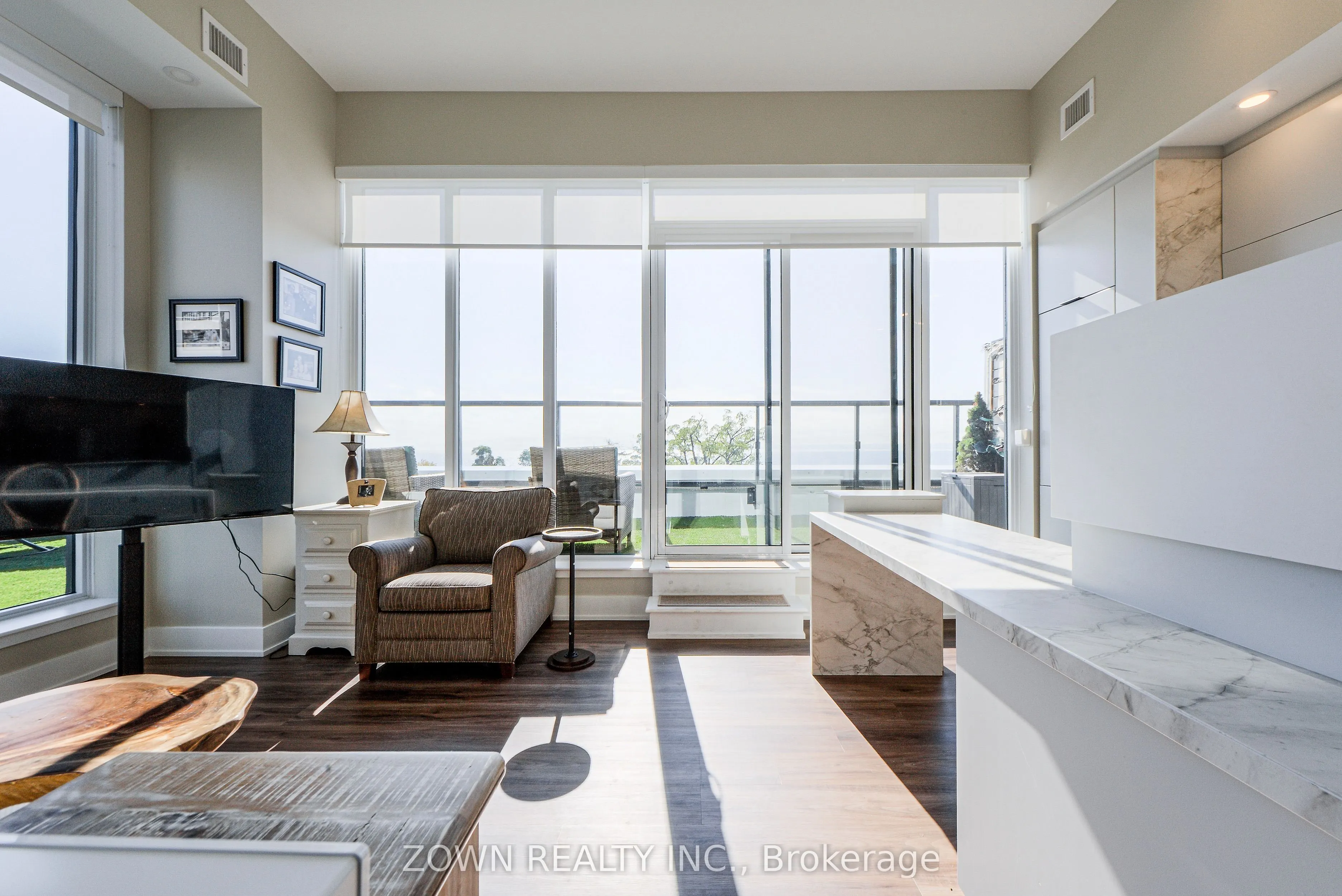 370 Martha Street, #403