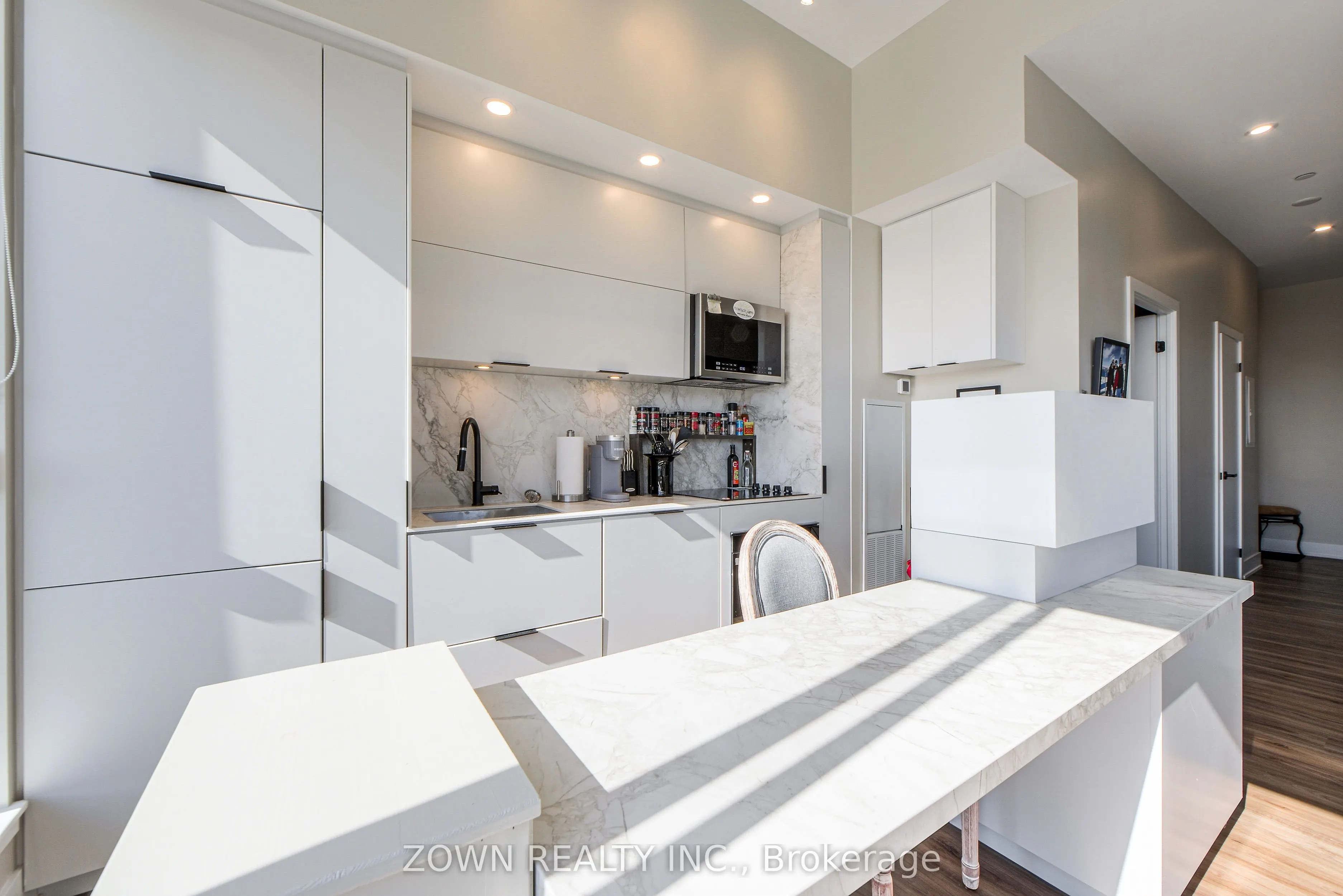 370 Martha Street, #403