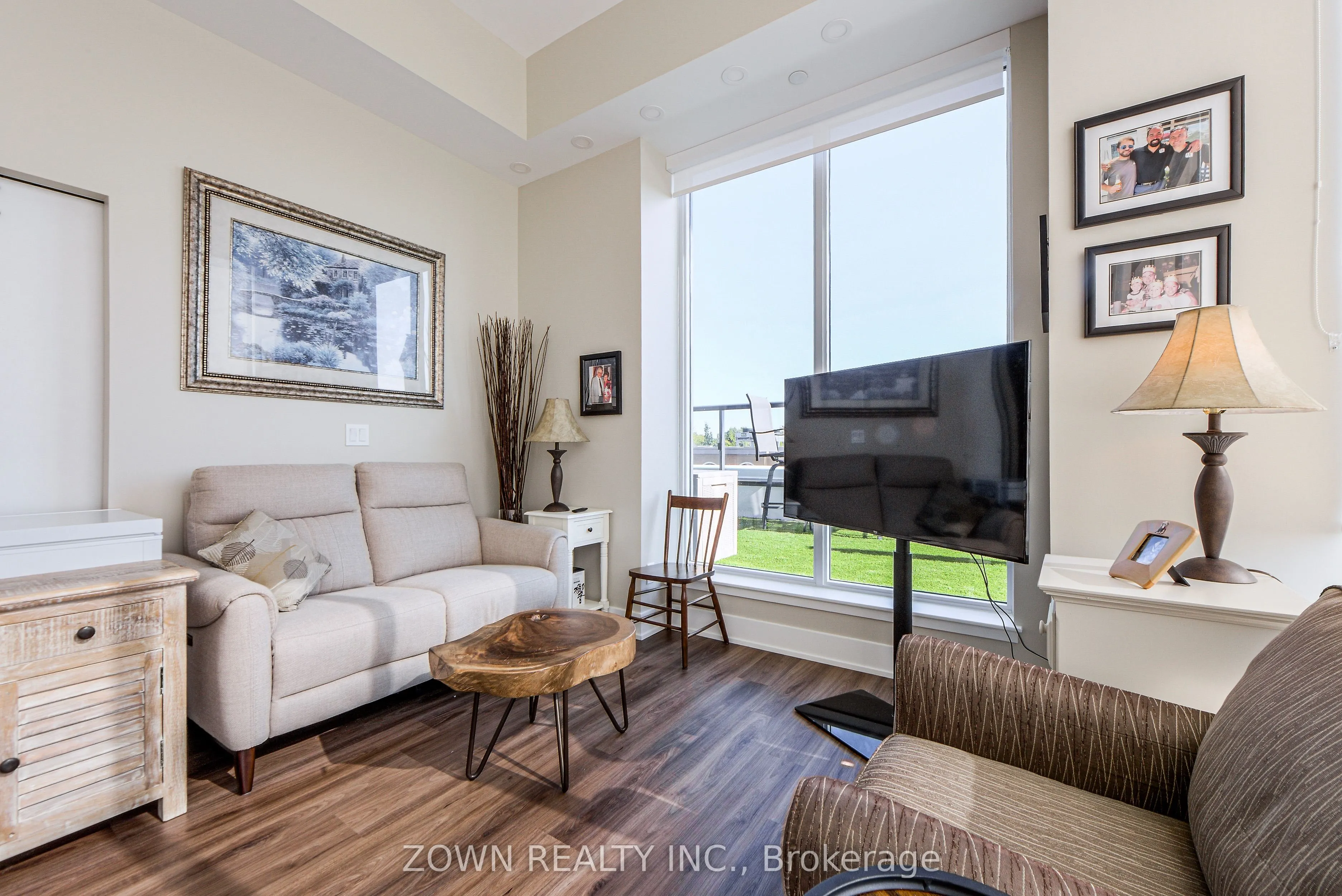 370 Martha Street, #403