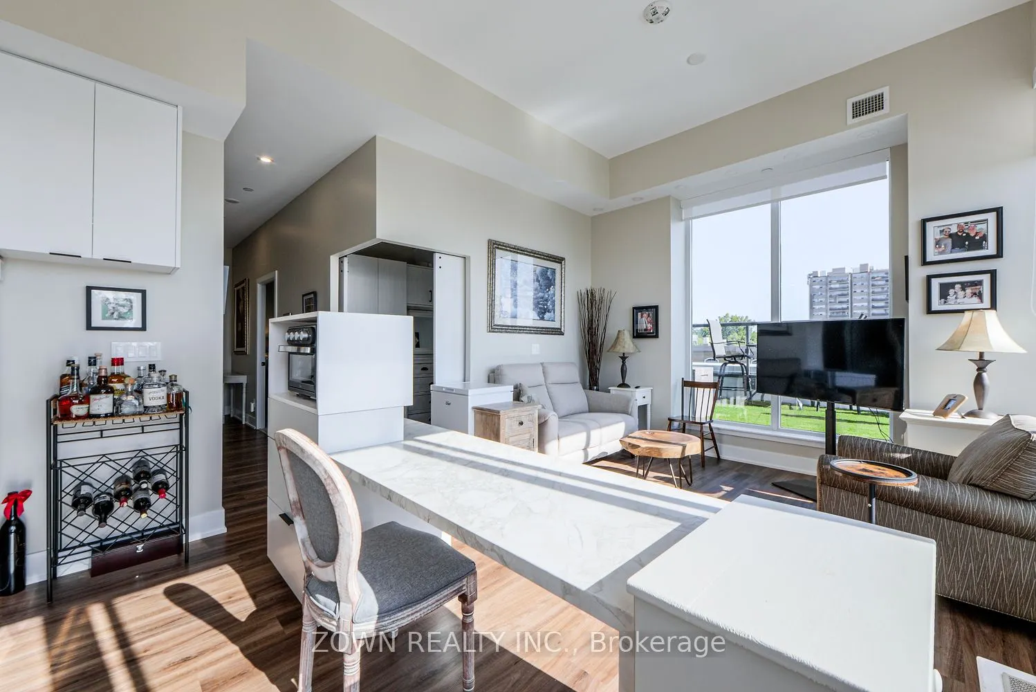 370 Martha Street, #403