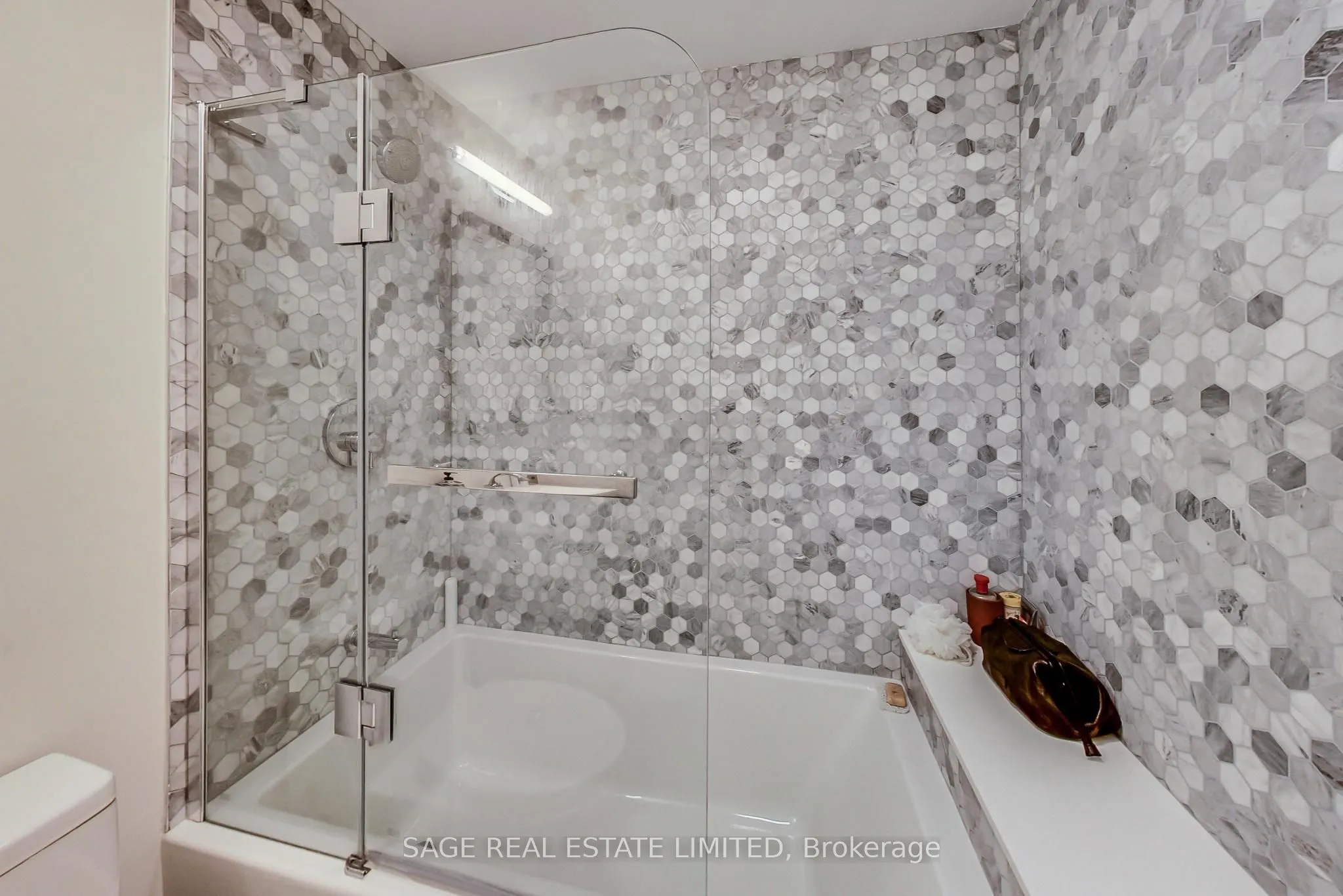 219 Quebec Avenue, #Lower