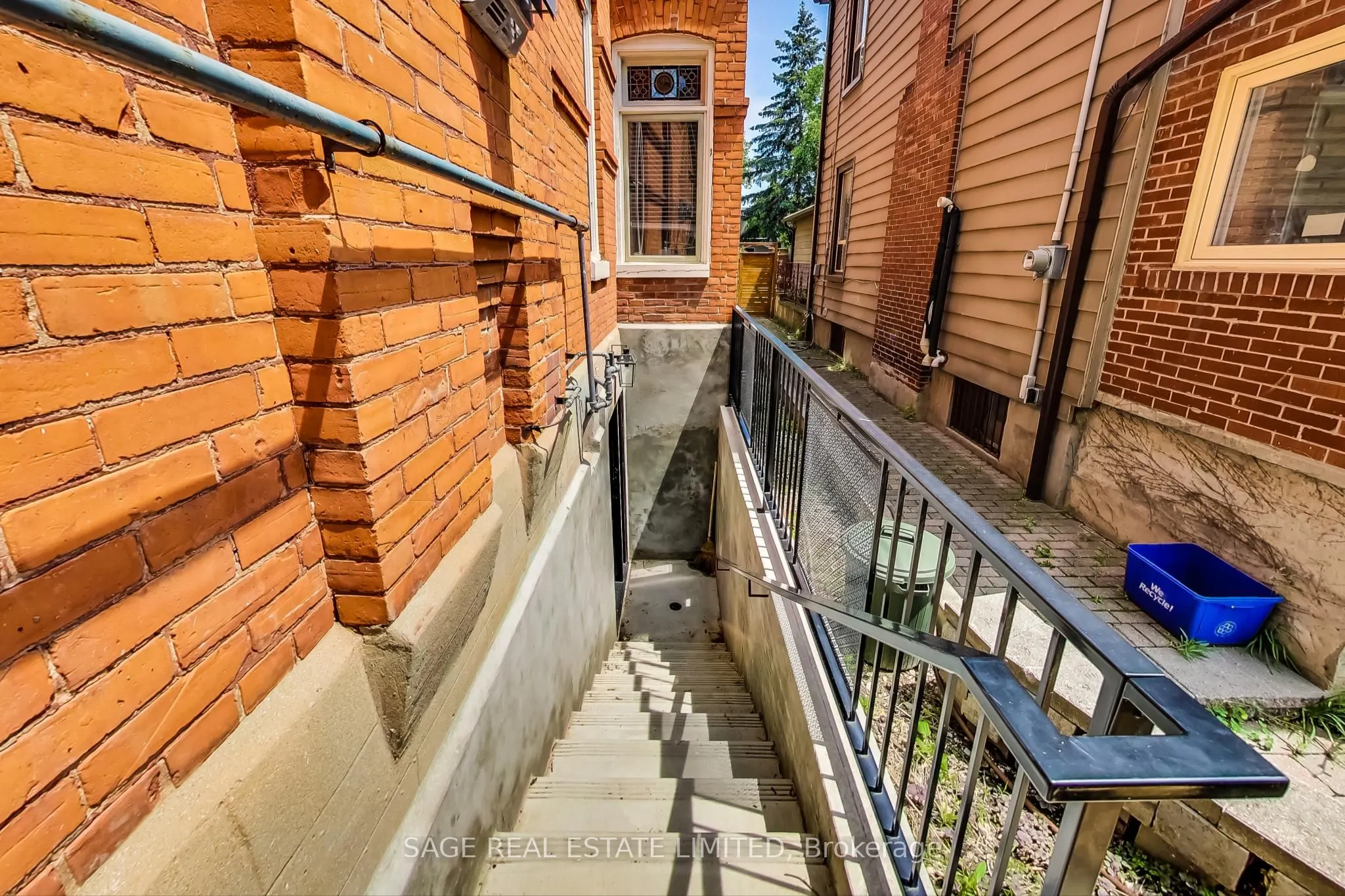 219 Quebec Avenue, #Lower