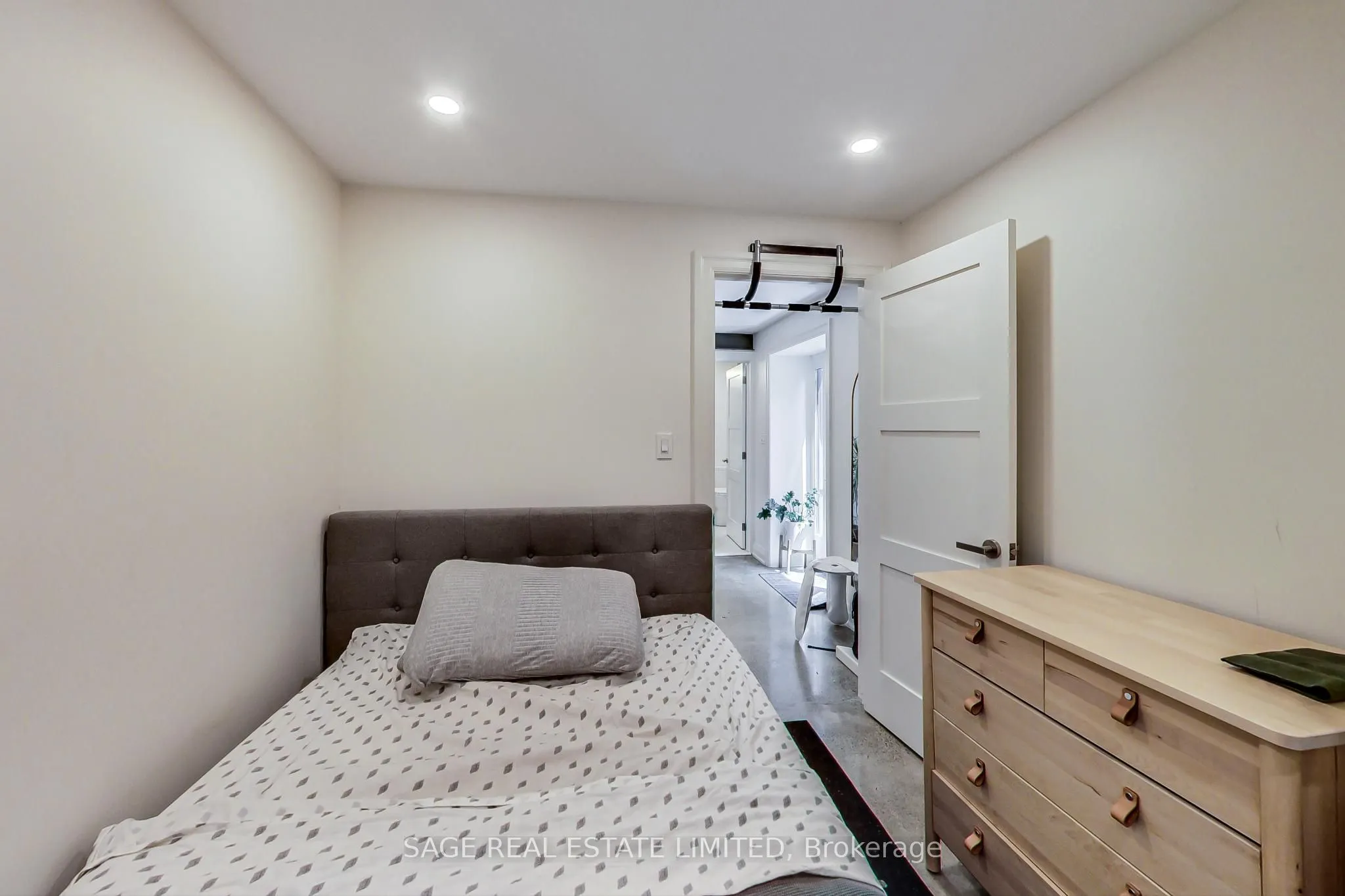 219 Quebec Avenue, #Lower