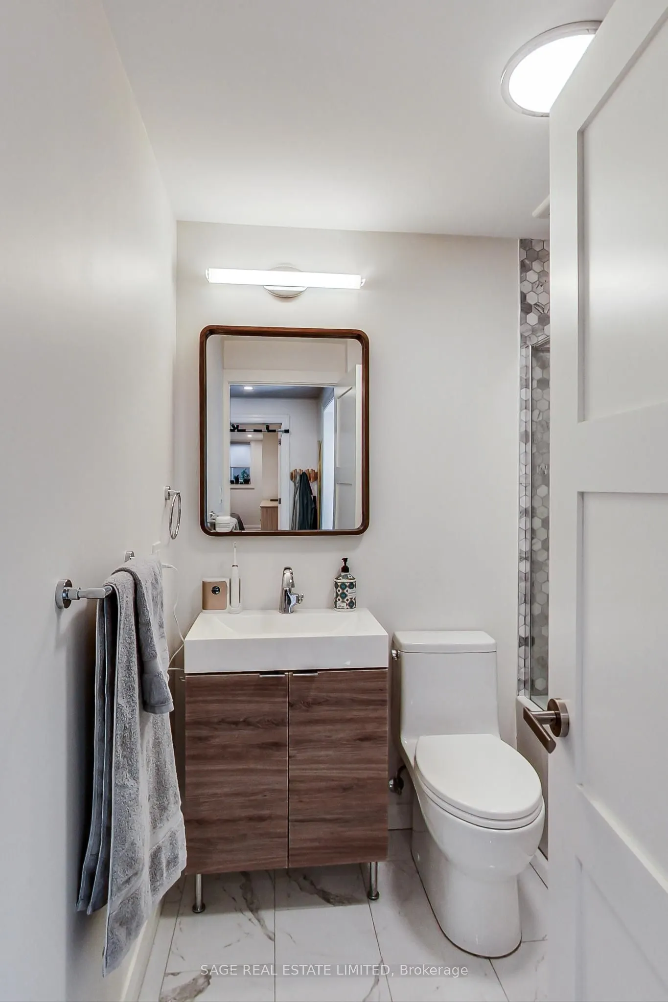219 Quebec Avenue, #Lower