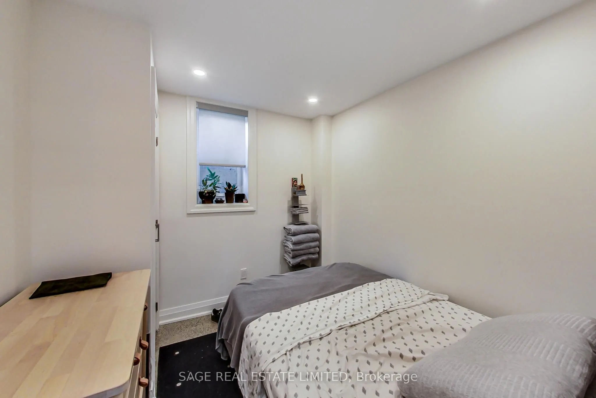 219 Quebec Avenue, #Lower