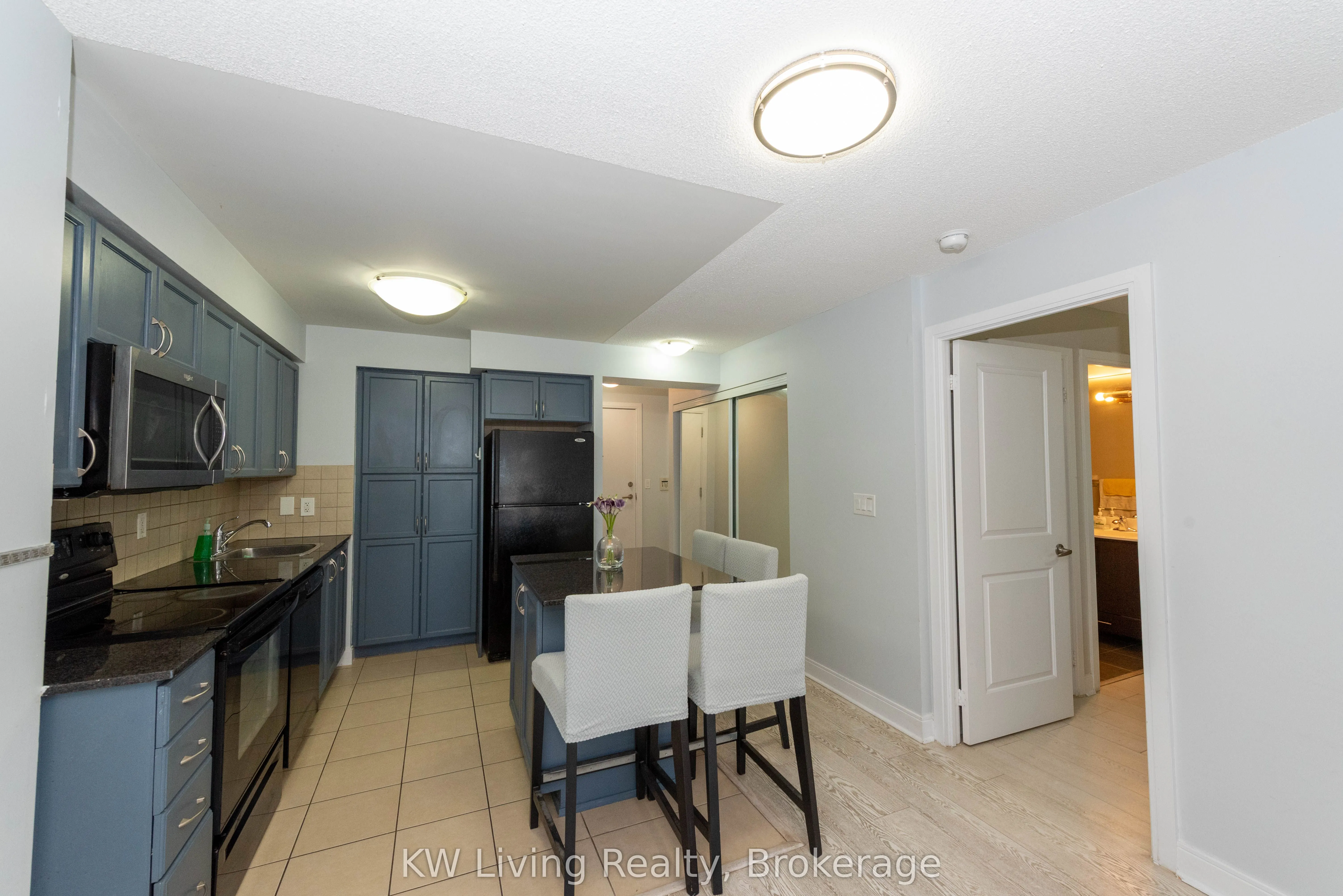 330 Burnhamthorpe Road W, #1008