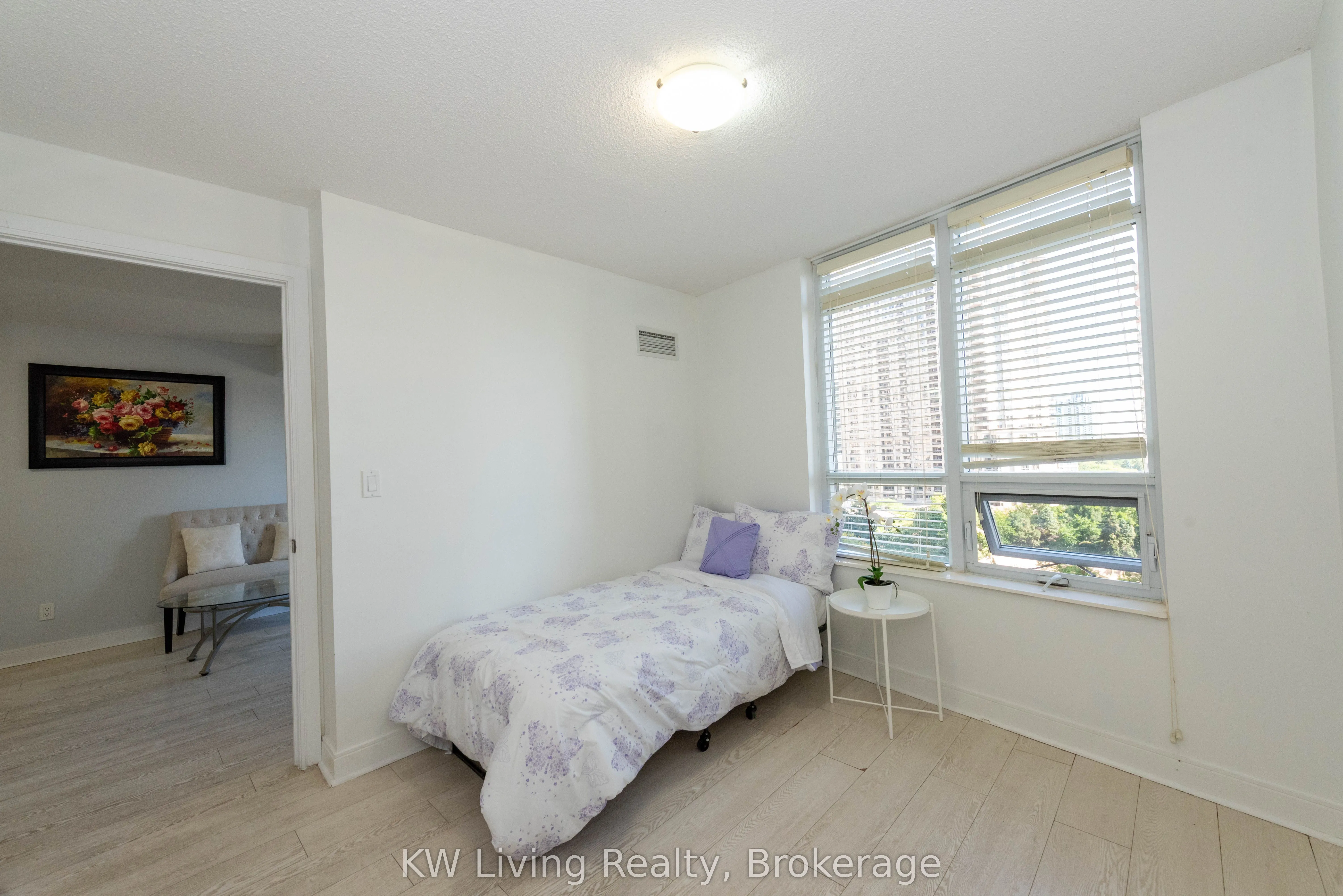 330 Burnhamthorpe Road W, #1008