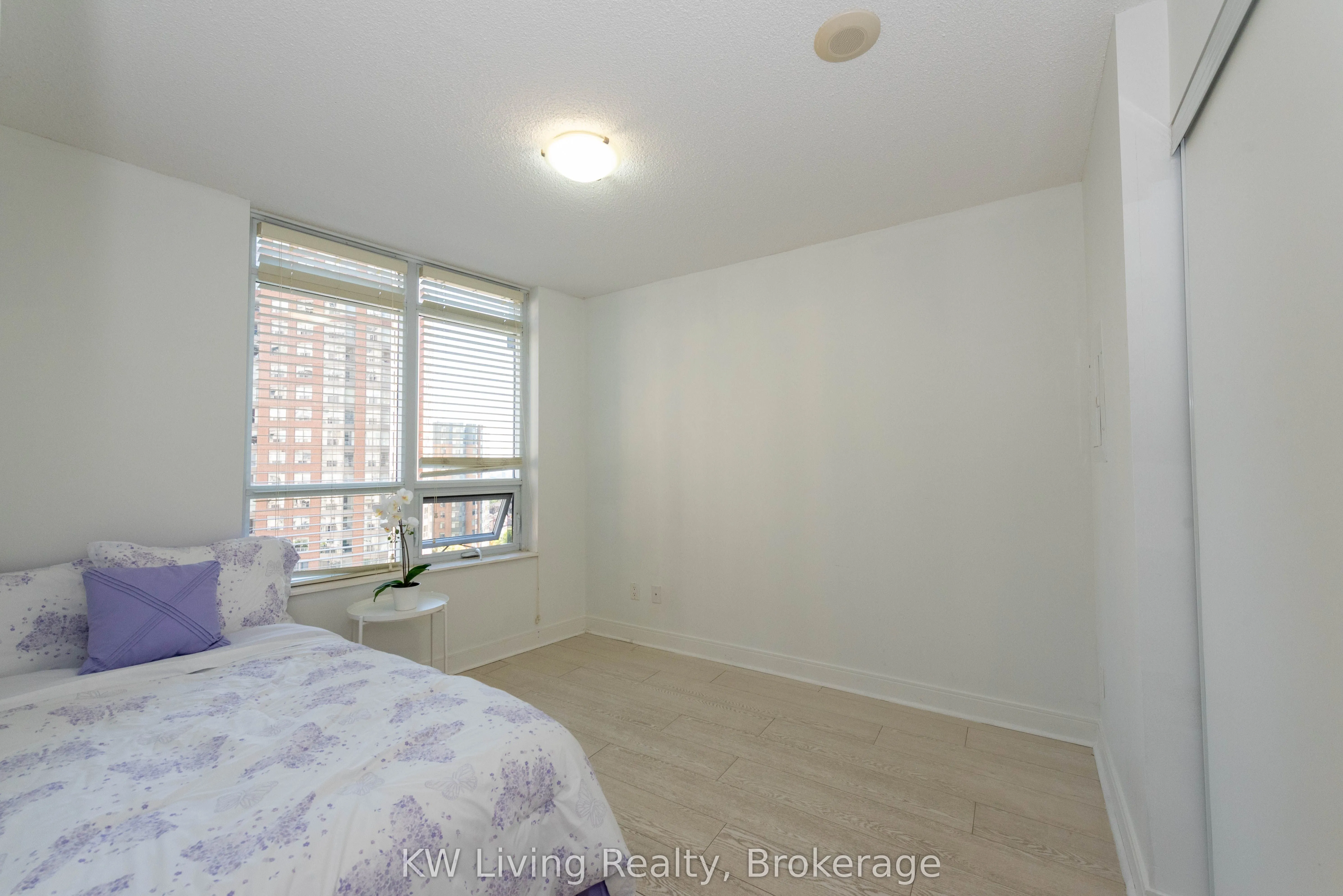 330 Burnhamthorpe Road W, #1008
